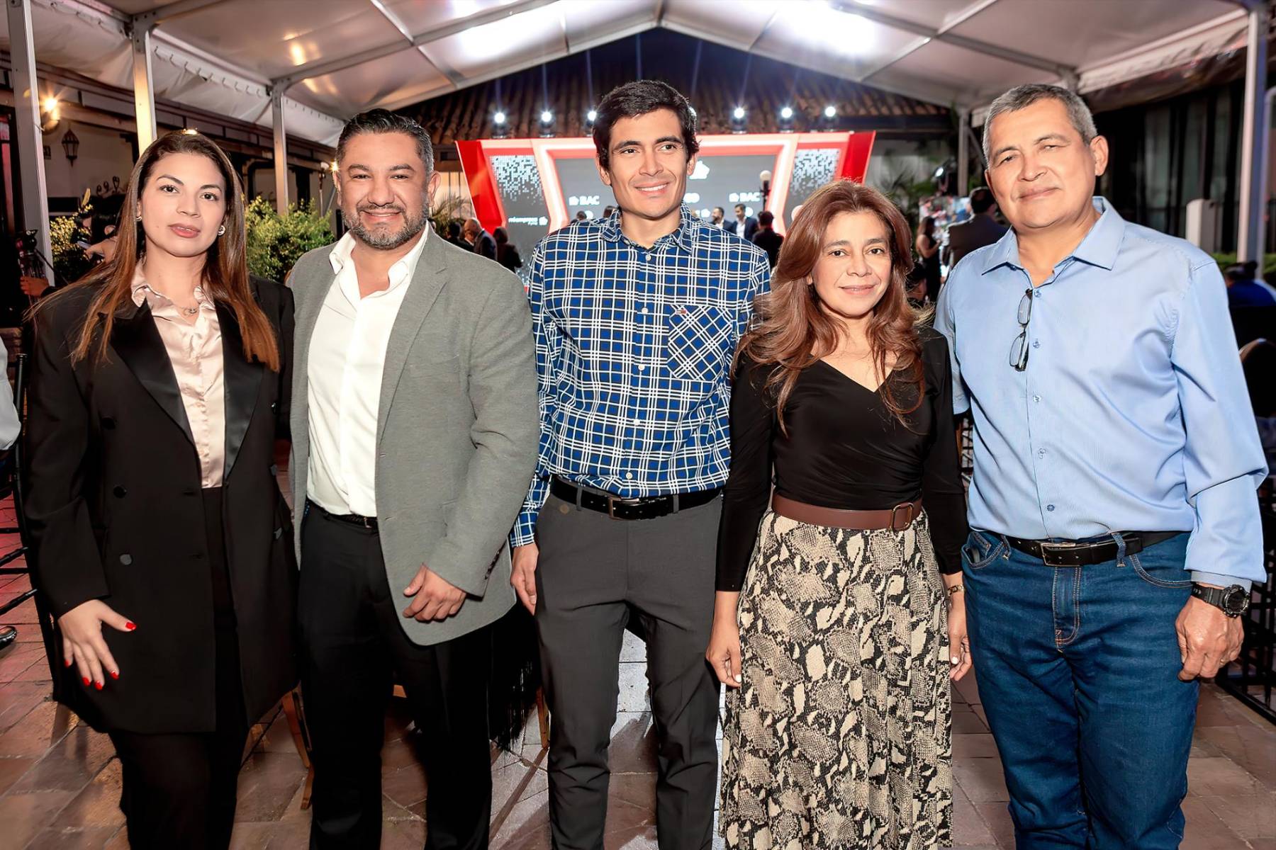 Sandra Escobar, Enoc García, David Briceño, Dinabel Sánchez y Héctor Briceño.