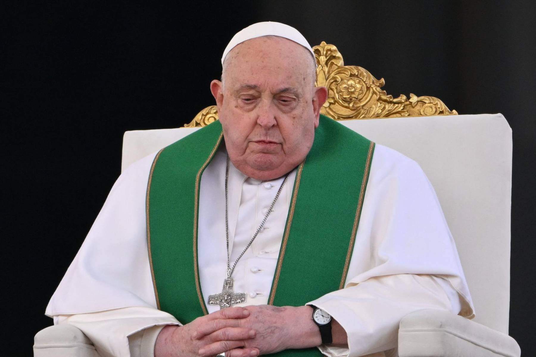 Estas polémicas, aunque a veces divisivas, también reflejaron el desafío que enfrentó el Papa Francisco al tratar de liderar una institución tan grande y diversa como la Iglesia Católica, buscando equilibrar la tradición con las demandas de un mundo en constante cambio.