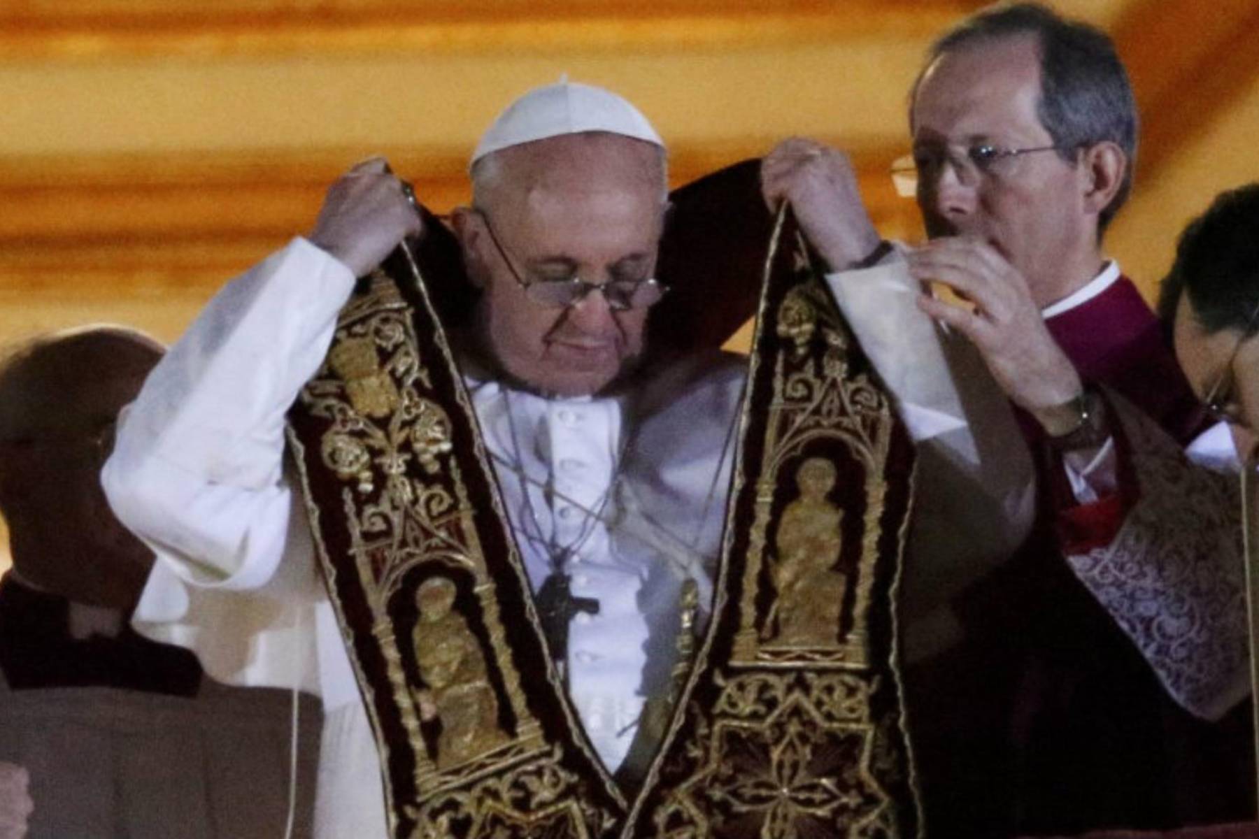 Durante su papado, Francisco fue un firme defensor del diálogo entre religiones, buscando promover la paz y el entendimiento mutuo, especialmente entre el cristianismo, el judaísmo y el islam.