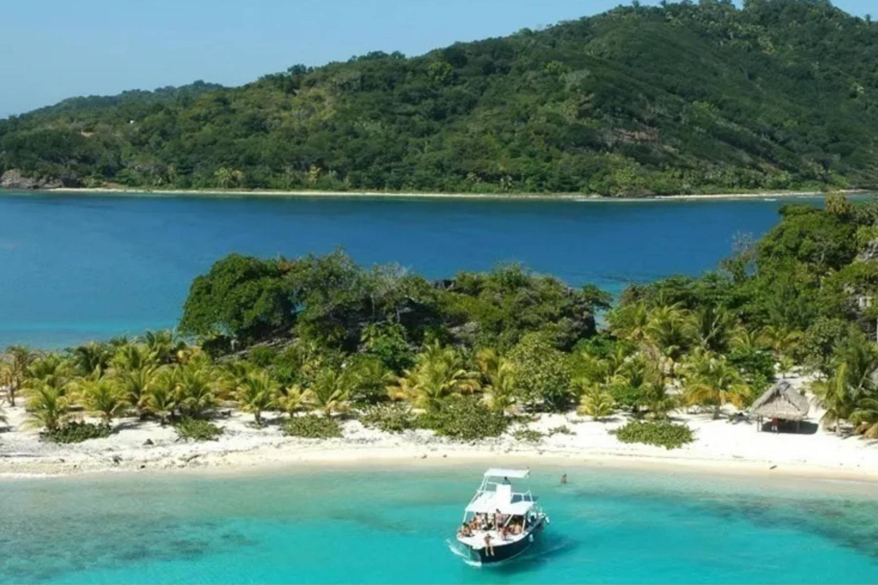 <b>Cayos Cochinos: el secreto mejor guardado</b>Si tu idea de Semana Santa es desconectarte del mundo, este es tu lugar. Con sus islas prácticamente vírgenes, su impresionante biodiversidad y sus playas cristalinas, Cayos Cochinos ofrece una experiencia de naturaleza pura, ideal para recargar cuerpo y alma.