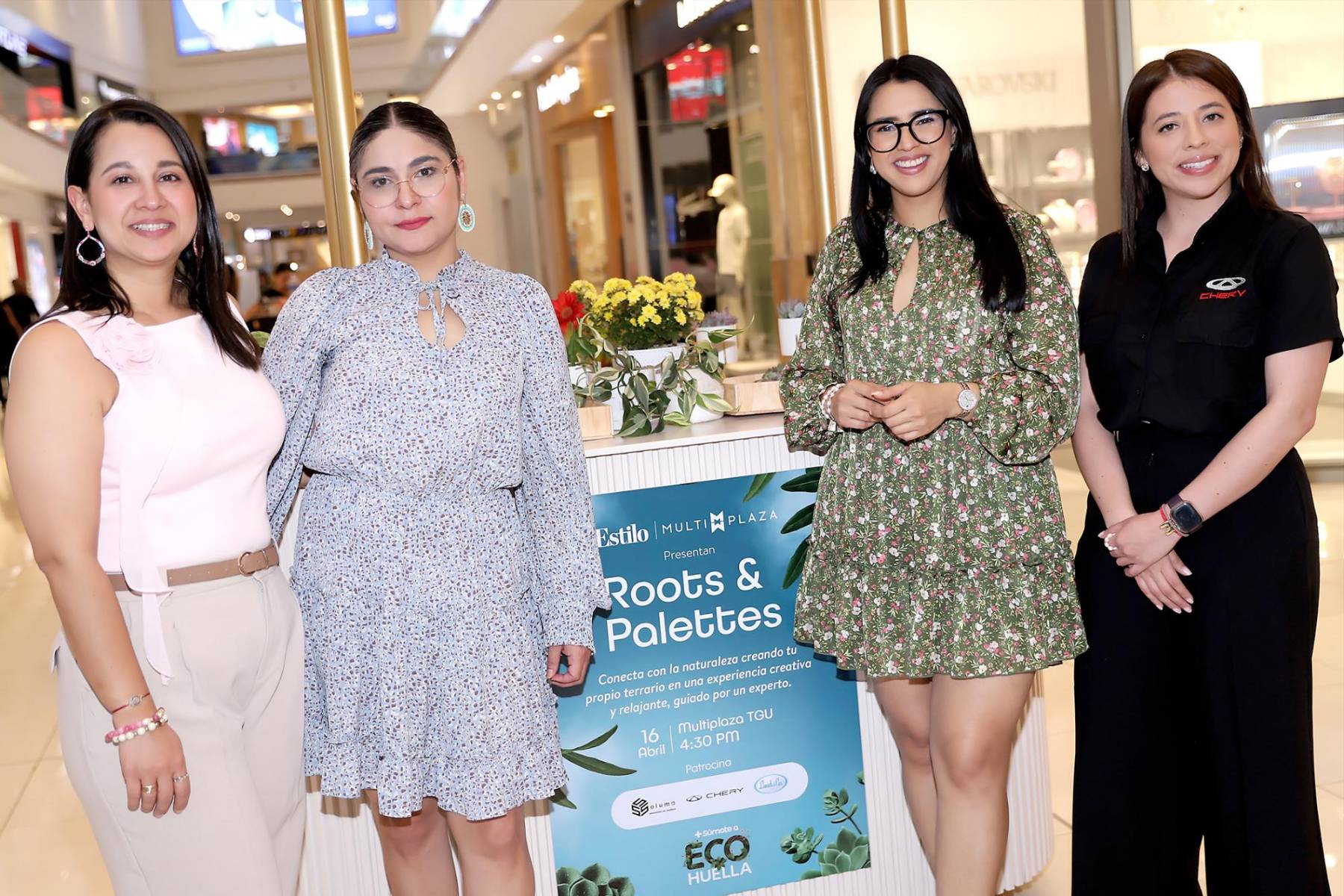 Lila Fúnez, Yulissa Zelaya, Norma Farías .