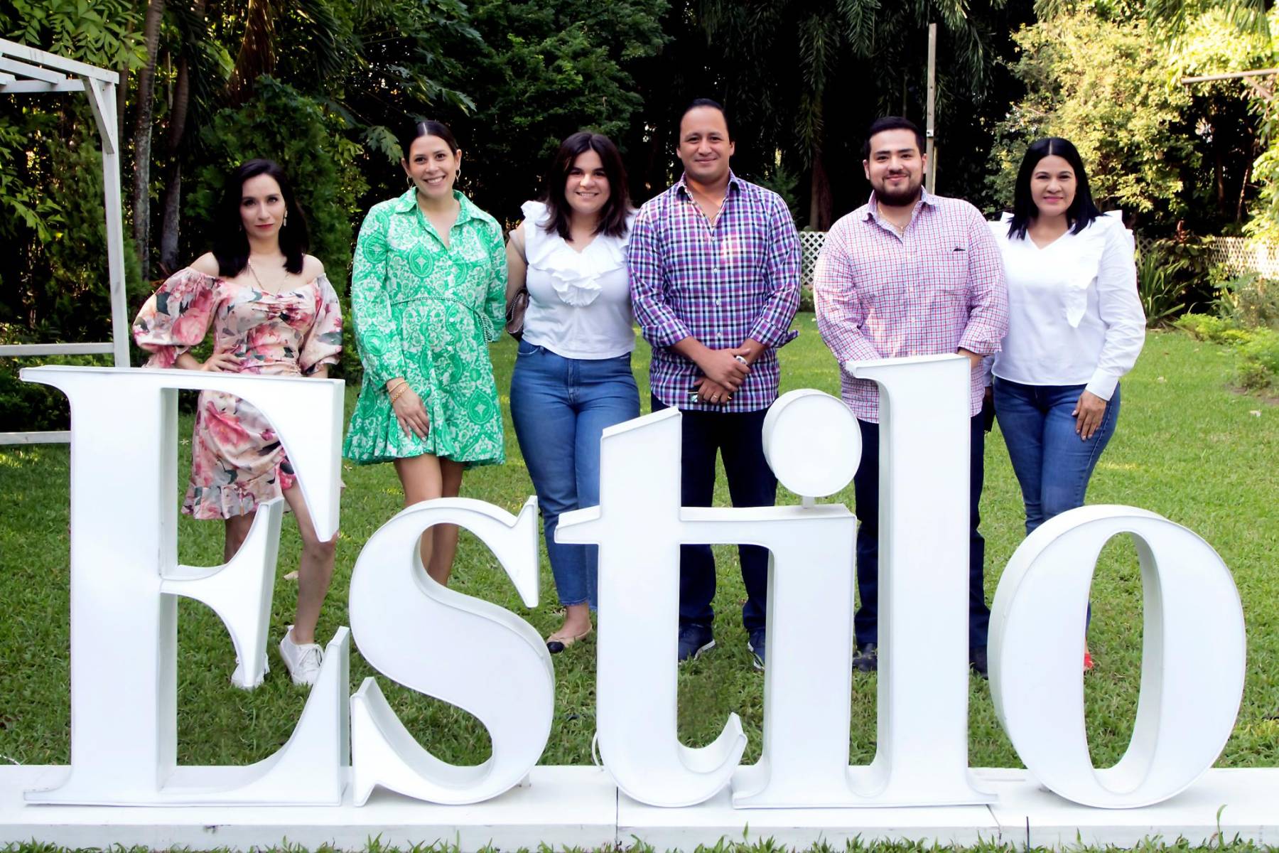 Cynthia Mejía, Michelle Marsan, LínaGuzmán, Arturo Corrales, Francisco Pereira y Aracely Díaz.