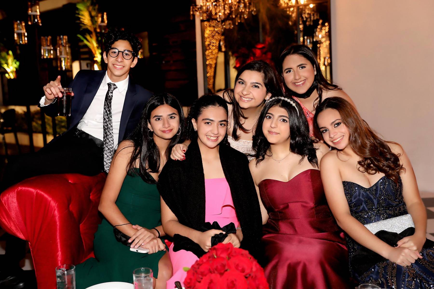 Gabriel, Adriana Atala, Madison Mourra, Kiara Stefan, Lucia Atala y Camille Saybe