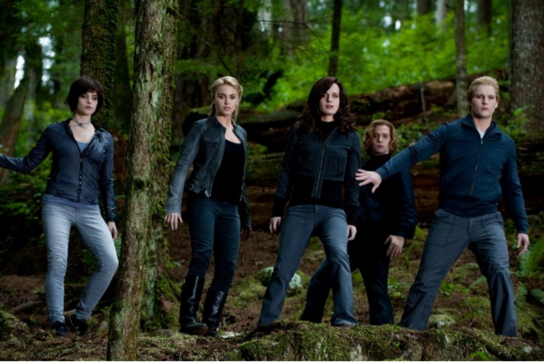 A pesar de recibir críticas mixtas, “Eclipse” fue nominada a varios premios, incluidos<b> los Teen Choice Awards</b> y los <b>MTV Movie Awards</b>, donde ganó en varias categorías, incluyendo Mejor Película de Fantasía.