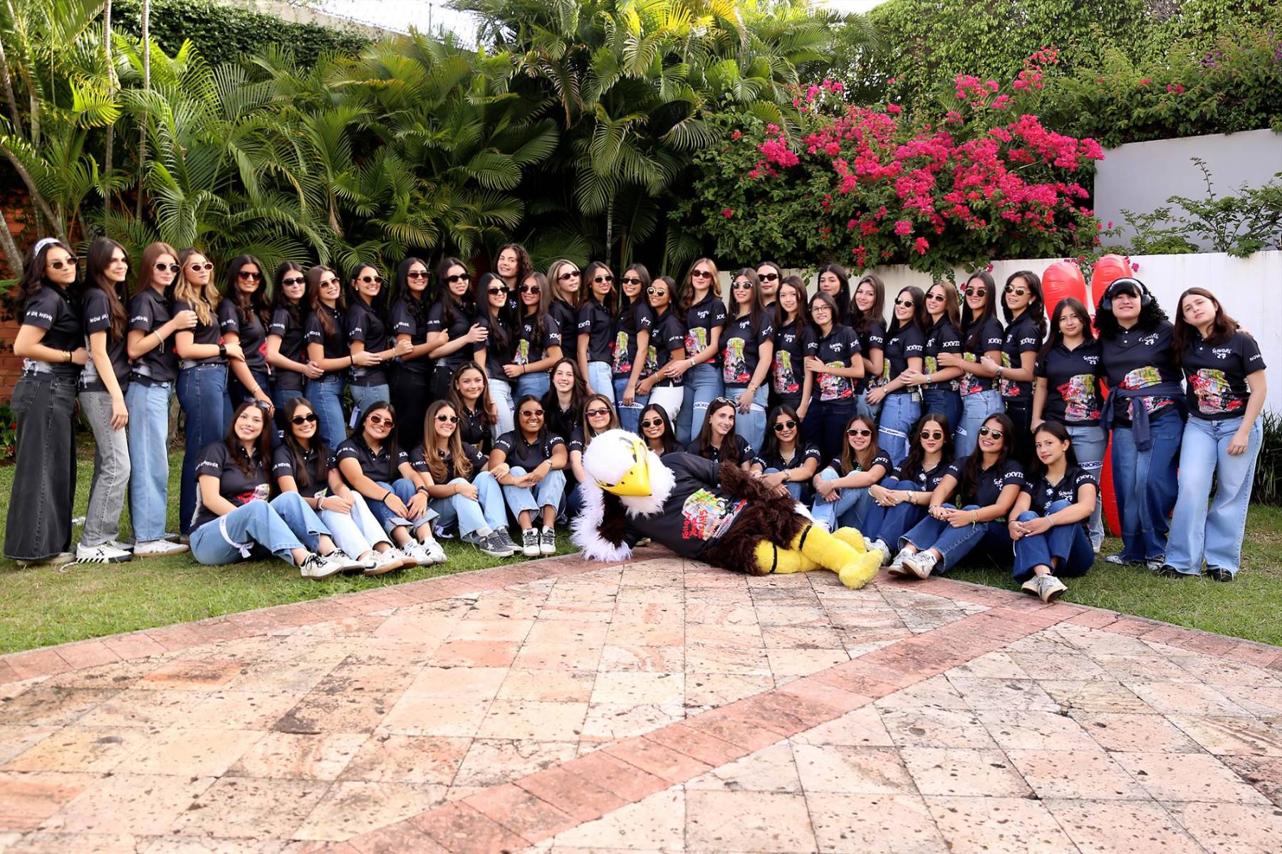 Memorable, así fue esa mañana en la que los seniors 2027 de la Escuela Americana de Tegucigalpa celebraron el primer día de su último año de high school. Emociones encontradas, risas, expectativas y la amistad prevalecieron en la jornada que comenzó con un desayuno, siguió con un recorrido hacia la escuela y culminó con la entrada triunfal al centro educativo que ha sido su casa por doce años y donde fueron recibidos con una verdadera fiesta.