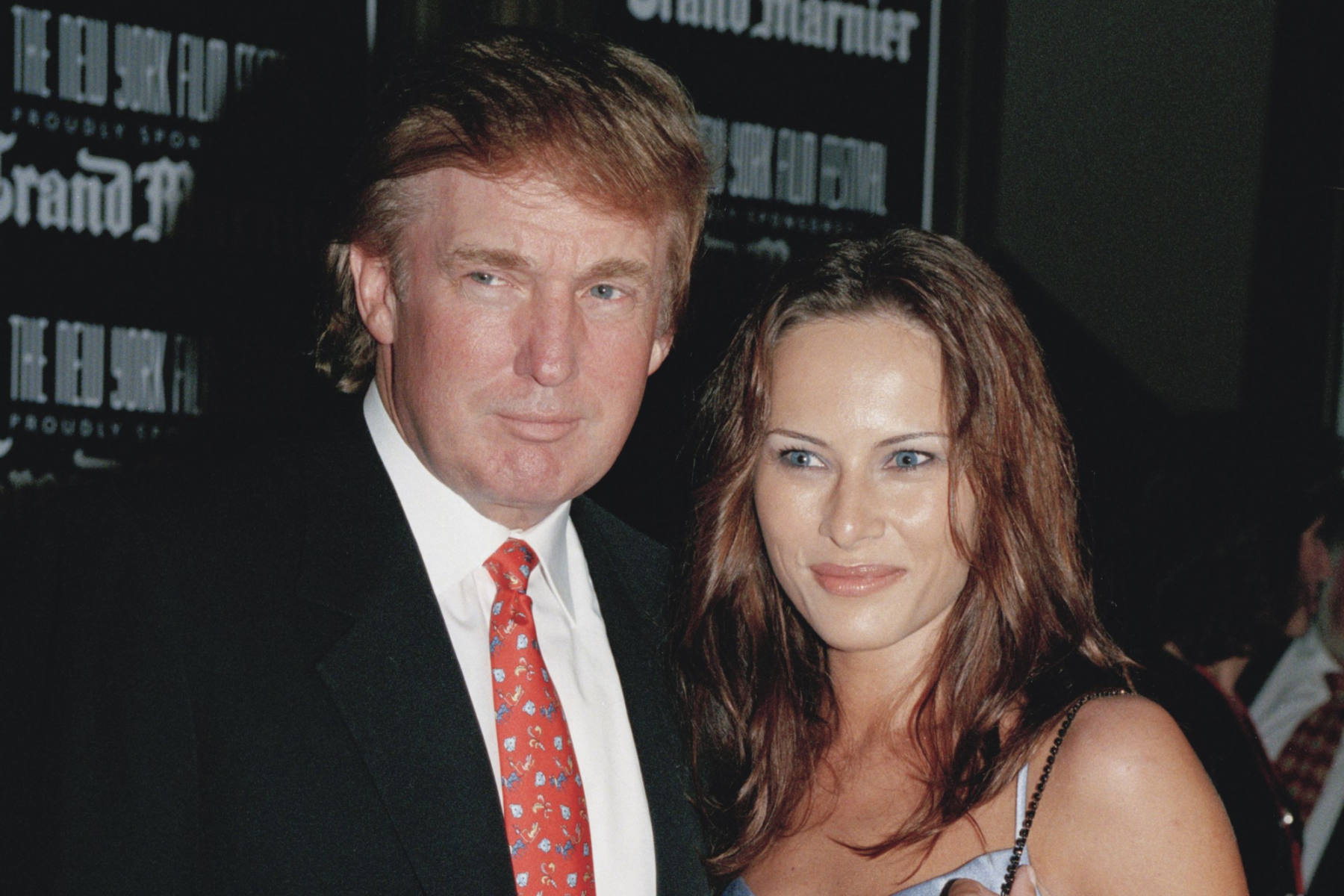 Donald Trump conoció a Melania Knauss, una modelo eslovena, en una fiesta durante la Semana de la Moda de Nueva York en 1998. 