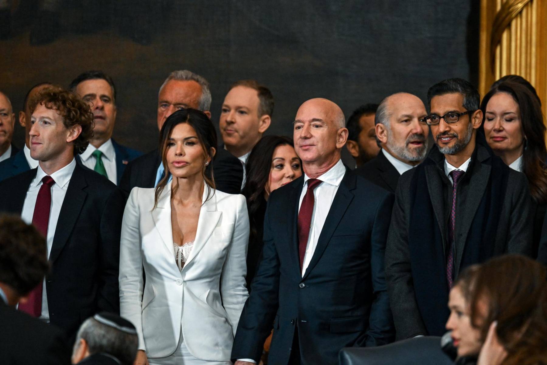 El CEO de Meta y Facebook Mark Zuckerberg; Lauren Sanchez; el fundador de Amazon Jeff Bezos; el CEO de Google Sundar Pichai 