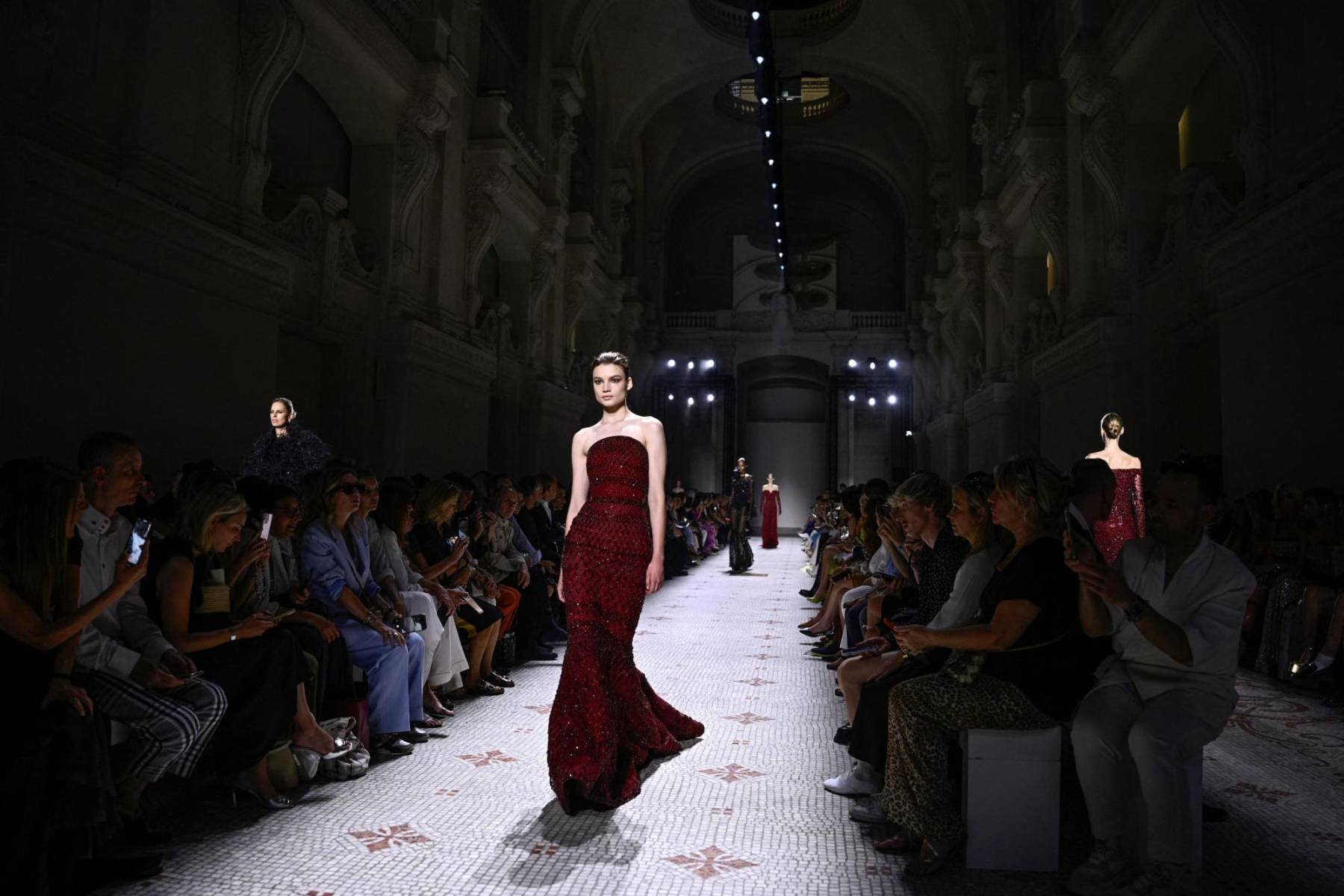 Elie Saab presenta su colección Alta Costura Otoño Invierno 2024/25