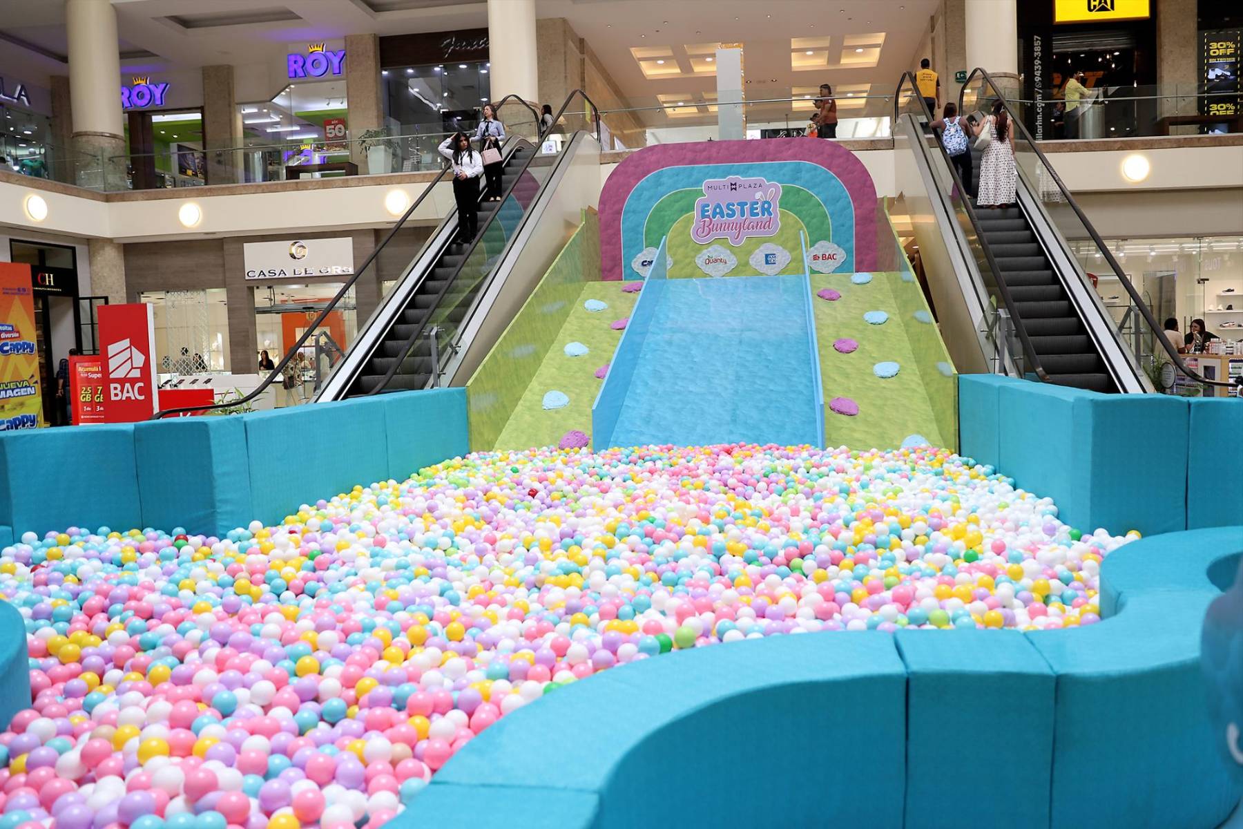 Multiplaza inaugura Easter Bunnyland