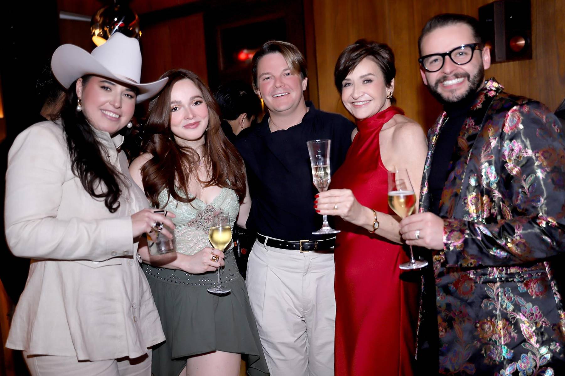 Al estilo de “Lady in red” Lisa Hilsaca celebró su cumpleaños