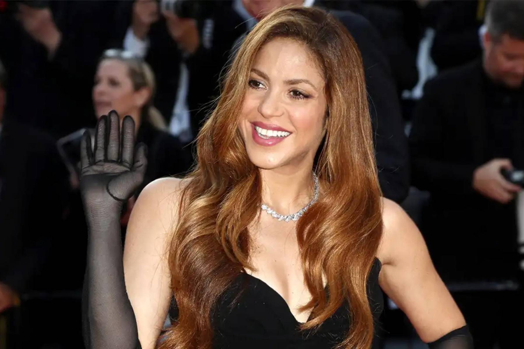 <b>Shakira</b>La cantante colombiana inició su gira mundial en Brasil para promover su álbum “Las mujeres ya no lloran”. Durante su concierto en Río de Janeiro, habló sobre el amor y la soltería, destacando que uno puede ser feliz soltero o casado.