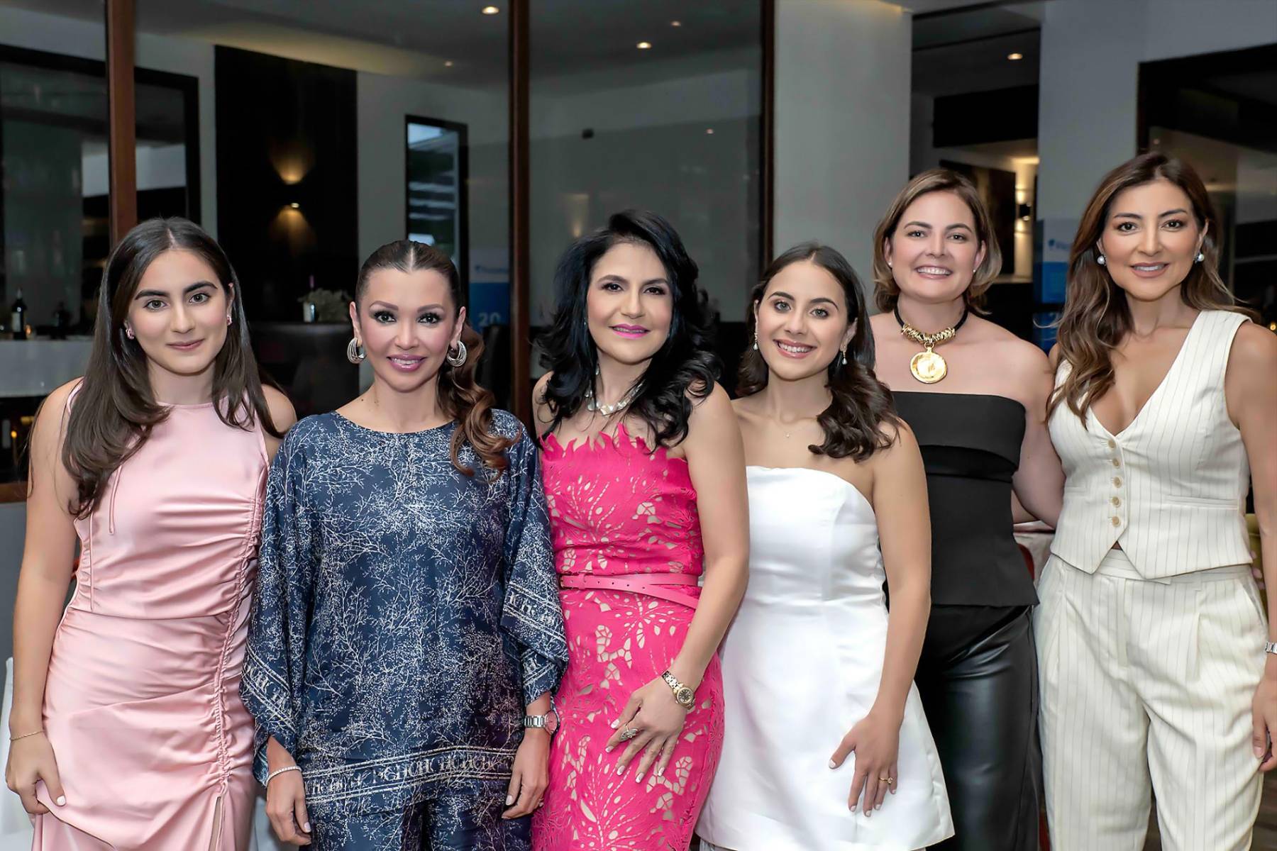 Pilar Jordán, Marna Schmidt, Claudia Kattán de Jordán, Andrea Jordán, Helga Nasser y Ericka Morales.