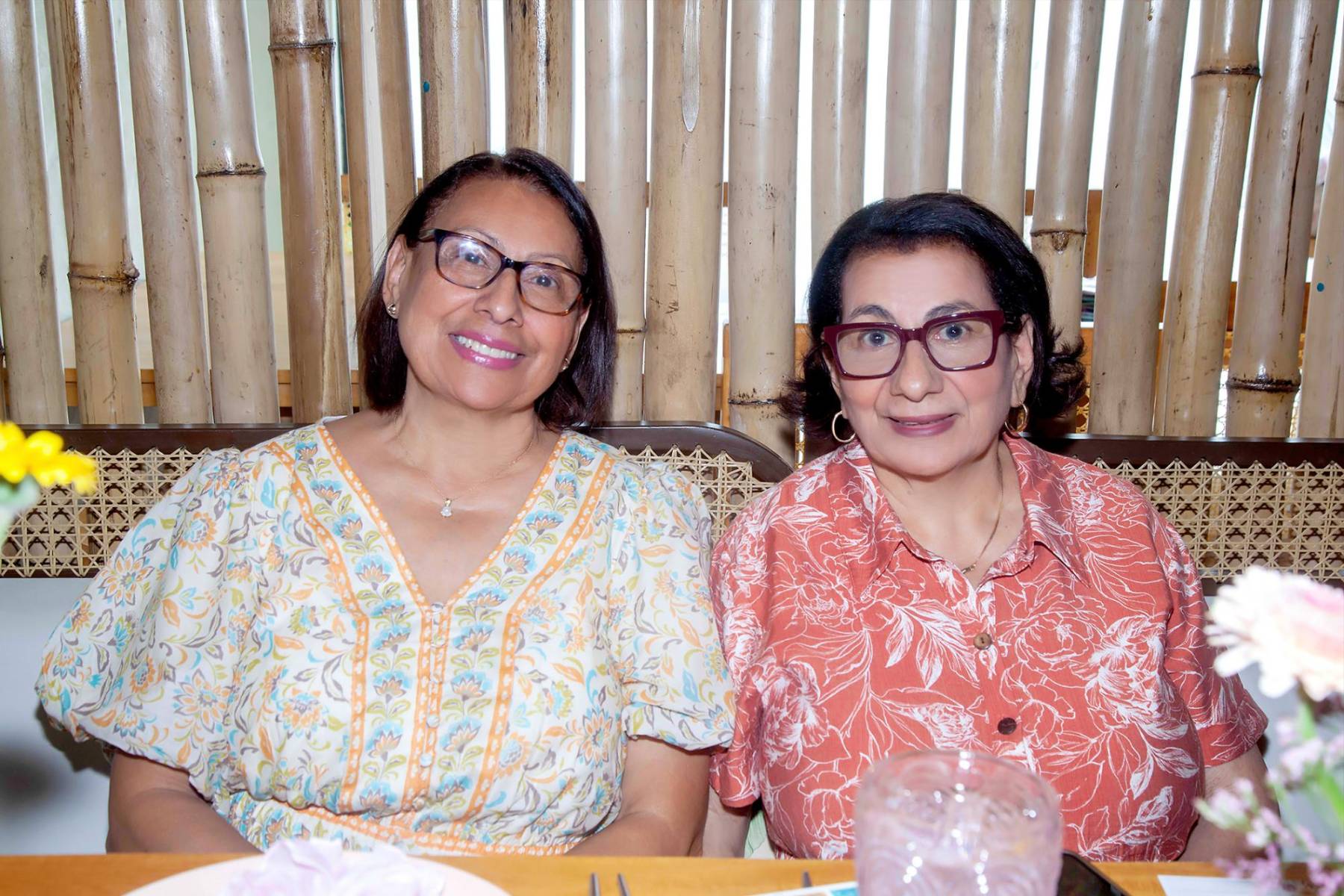 Ana María de Pérez y Marta Saravia.