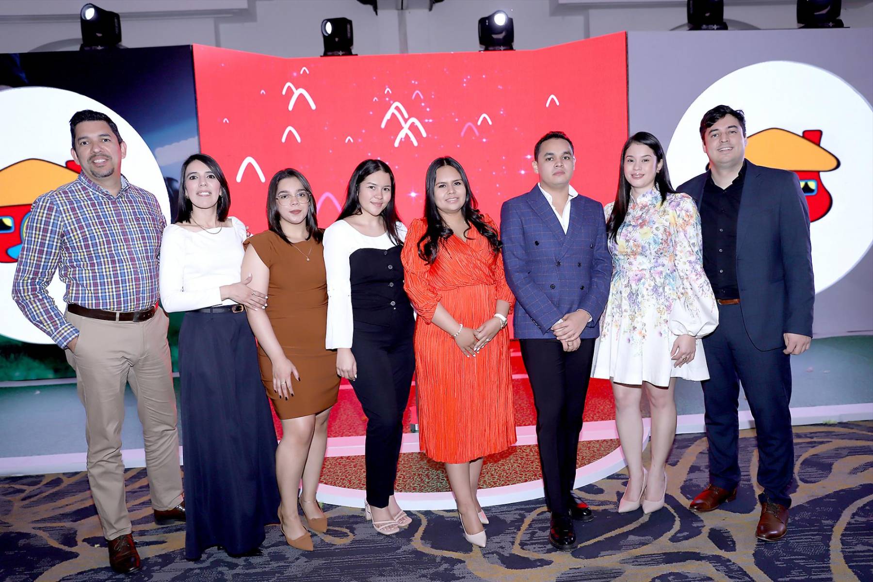 Cesar Durón, Denisse Flores, Katherine Moncada, Lizzy Morazán, Katherine Núñez, Alex Mejía, Ana Galindo y Alejandro Ramírez.