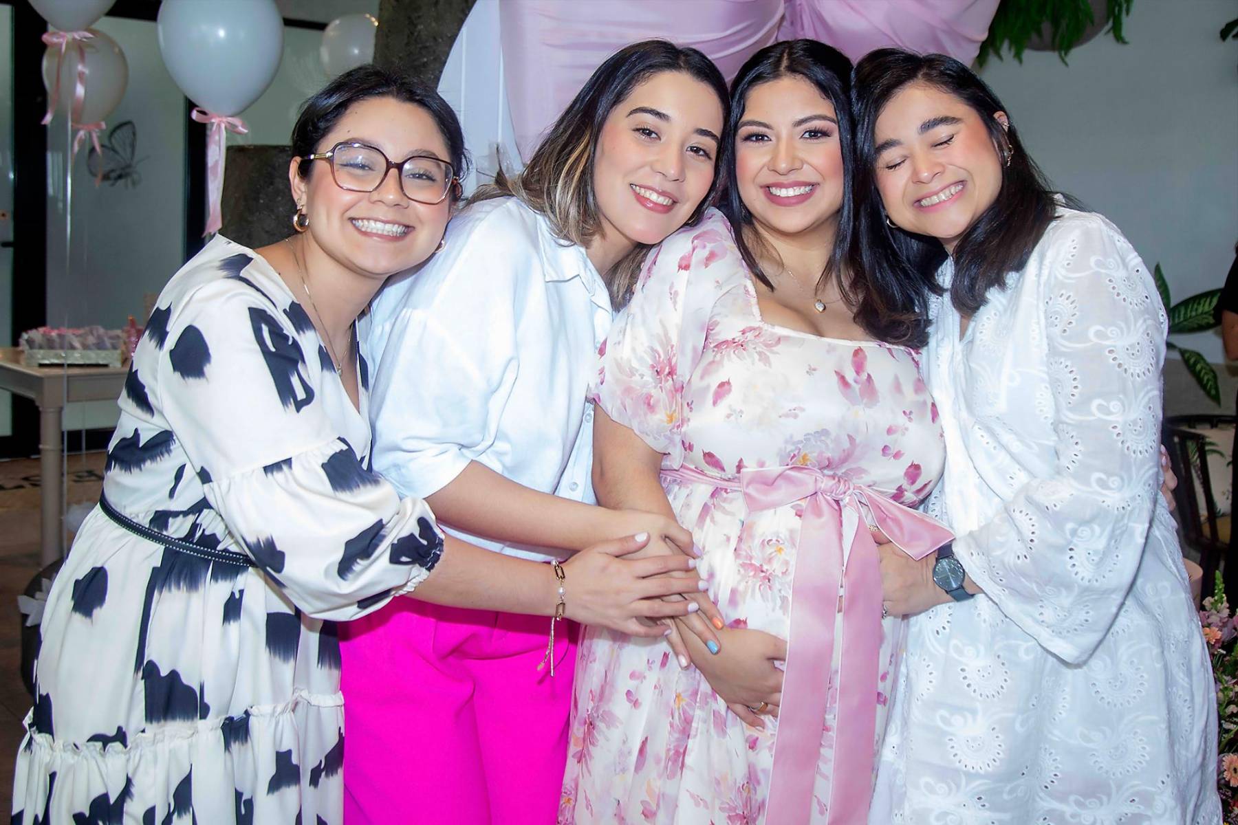Adriana Urrutia, Jackeline de Valdés, Jackeline de Valdés y Ariana Reyes.