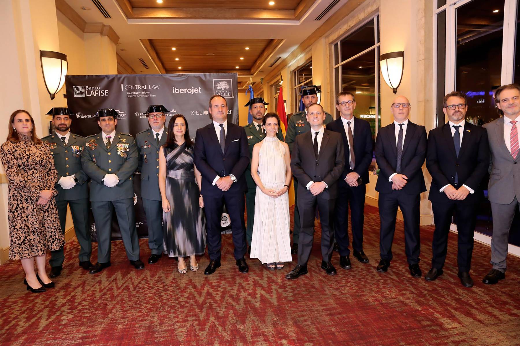 La celebración fue propicia para exaltar los profundos lazos históricos, culturales y humanos que unen a ambos países, así como reafirmar su compromiso de continuar fortaleciendo una relación bilateral basada en la amistad, la cooperación y los vínculos que, a través de la lengua, las tradiciones y el intercambio entre sus pueblos, mantienen viva esta entrañable fraternidad a ambos lados del Atlántico.