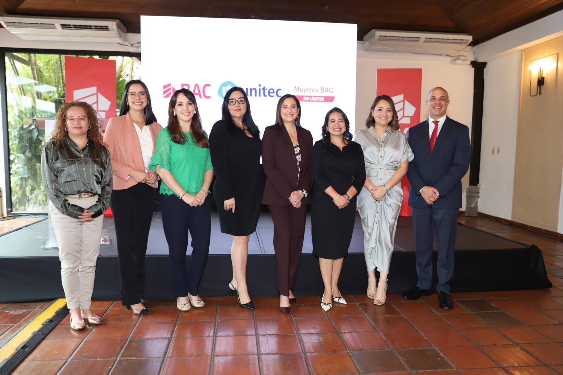 BAC Credomatic y UNITEC presentan el <b>Programa de Mentorías Mujeres BAC 3.0</b>, una iniciativa diseñada para impulsar a mujeres emprendedoras con herramientas clave, mentorías personalizadas y la oportunidad de participar por premios de capital de trabajo. En su evento de lanzamiento, se destacó el compromiso con el crecimiento empresarial femenino, y ahora tú puedes ser parte de esta experiencia transformadora. <b>Inscríbete antes del 6 de abril de 2025</b> y lleva tu emprendimiento al siguiente nivel. <a href="https://baccredomatic.click/beh">https://baccredomatic.click/beh</a>