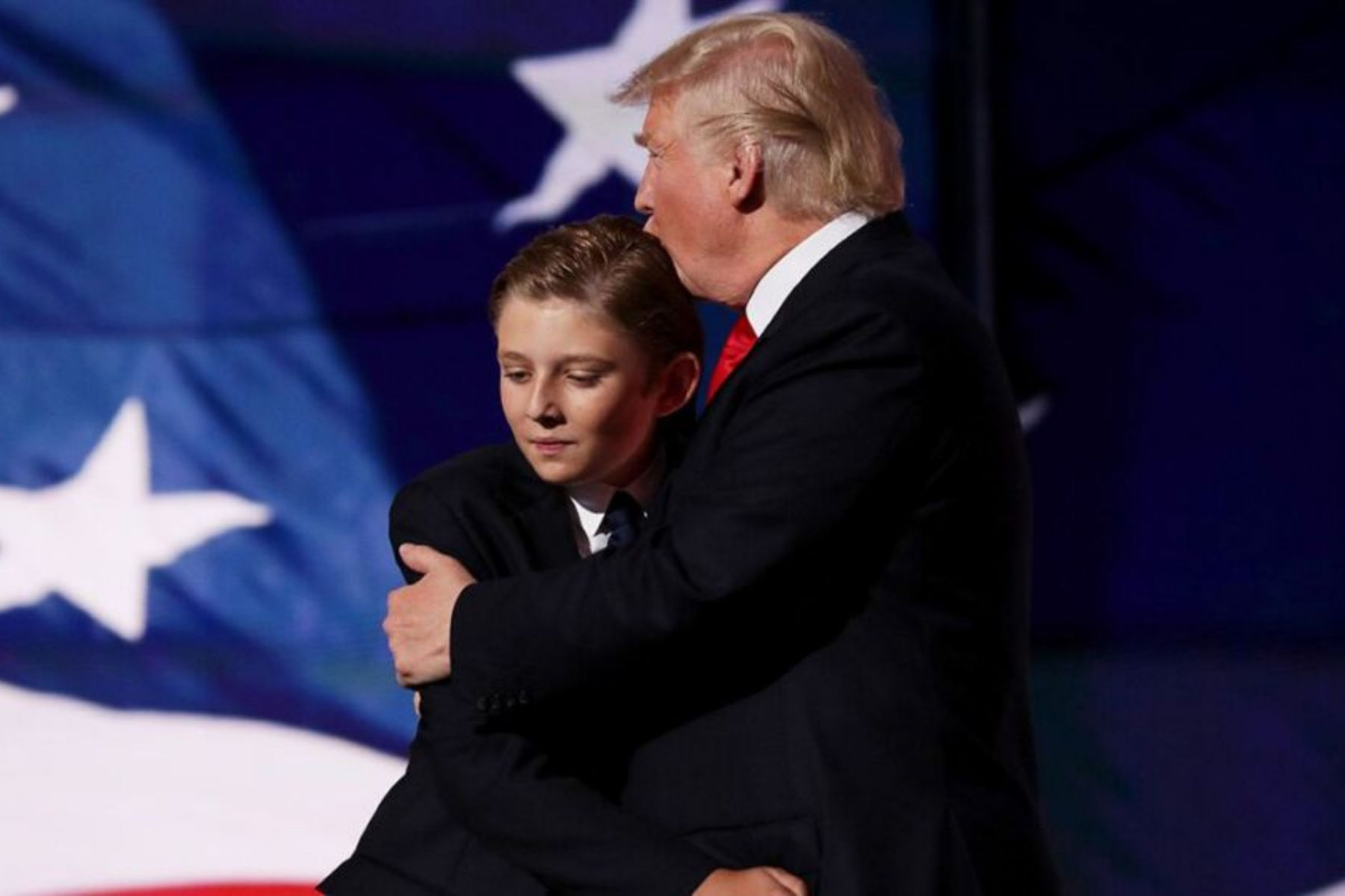 Barron raramente aparece en eventos públicos y no fue hasta la toma de posesión de su padre que se vio por primera vez en un evento tan importante.