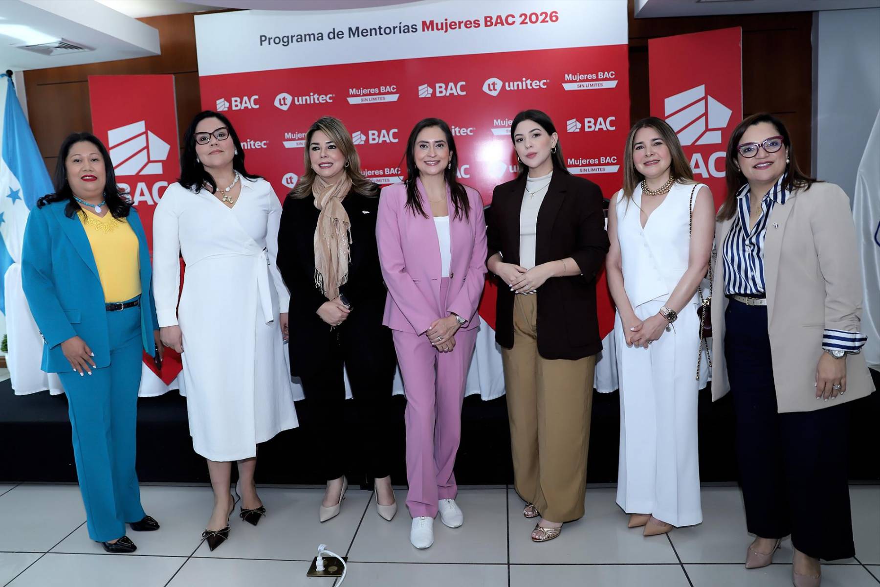 Nolvia Herrera, Roxana Espinal, María Antonieta Mejía, Valeria Ríos, Adriana Rivera, Paola Rubí y Eyby Aguirre.