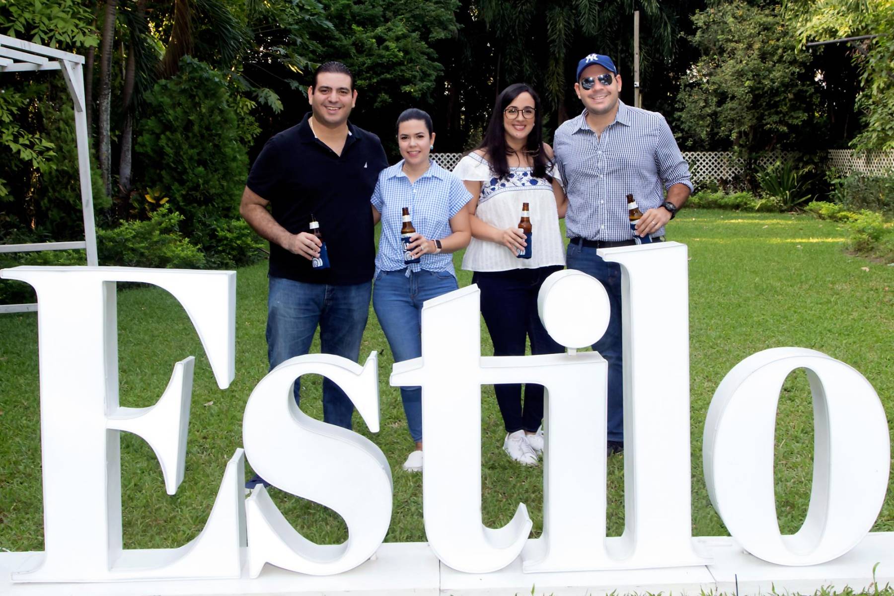 Héctor, Ana, Claudette y Fernando Turcios.