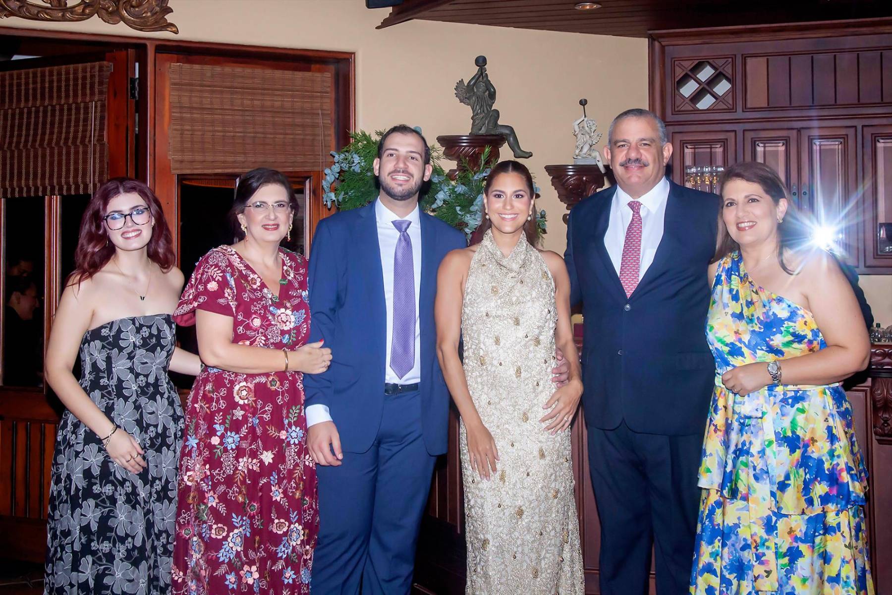 María José Arguello, Rose Marie Hasbun, Carlos Simán con Marcela Andonie, Óscar y Beatriz de Safie.