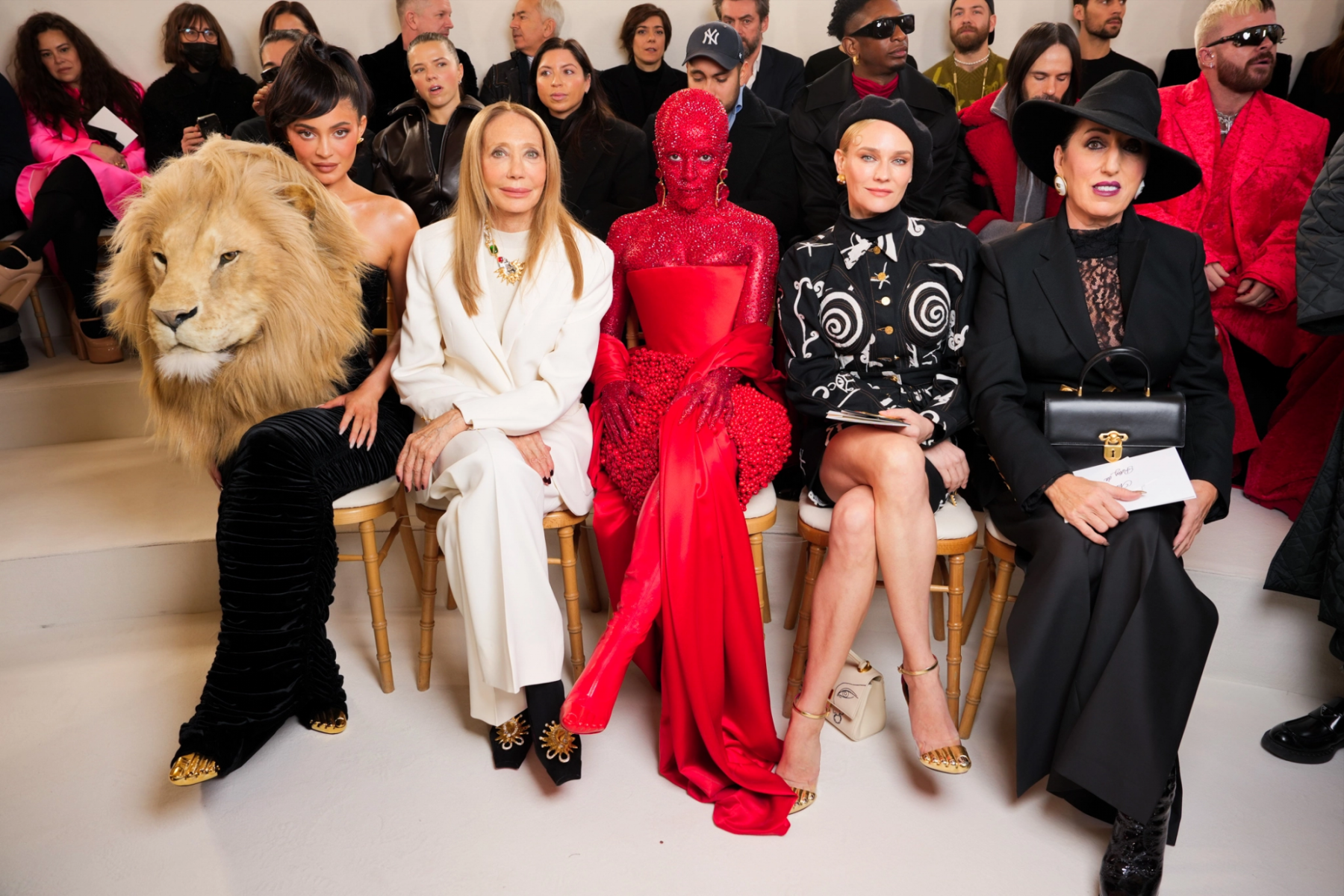 Front Row del desfile Alta Costura de Schiaparelli 2023