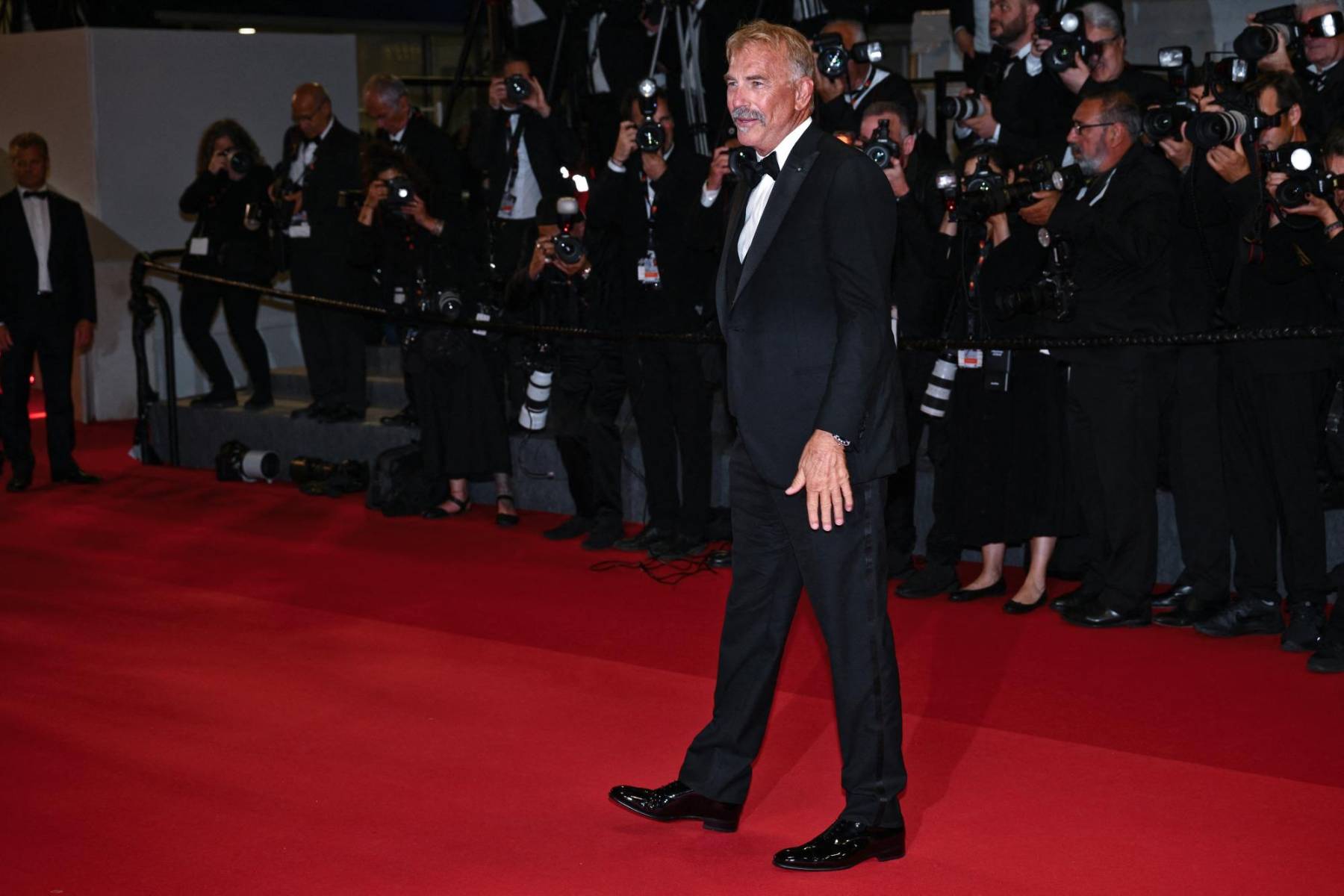 Dos décadas después de su última visita a Cannes, Kevin Costner en el estreno de "Horizon: An American Saga". 