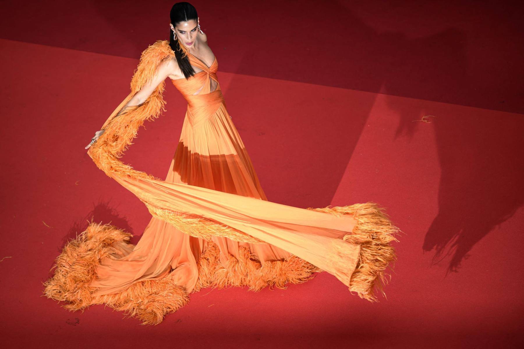 La modelo brasileña Sara Sampaio en el estreno de ”Kaibutsu” 