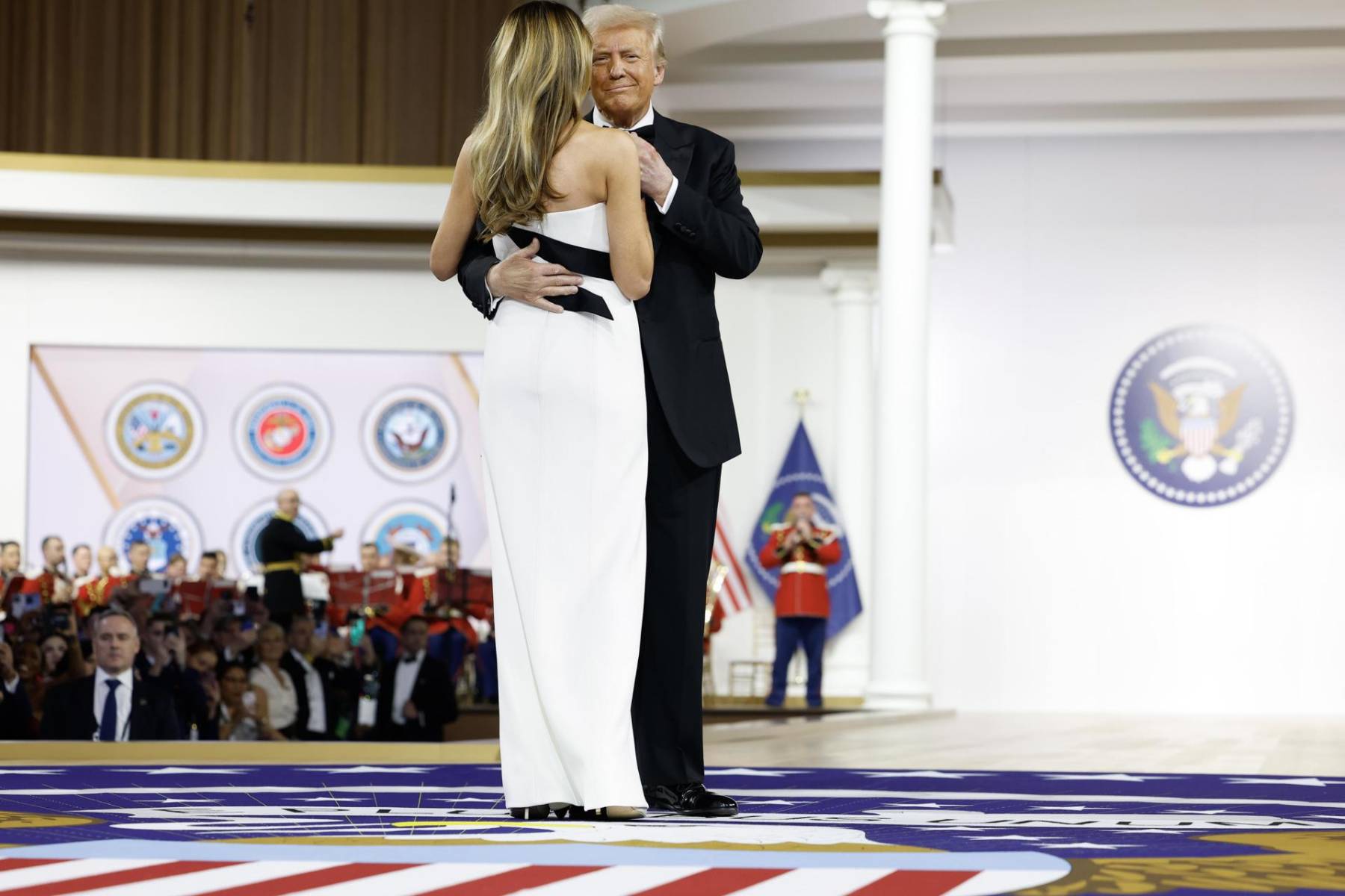 La pareja presidencial baila al ritmo de la canción <i>The Battle Hymn of the Republic</i>