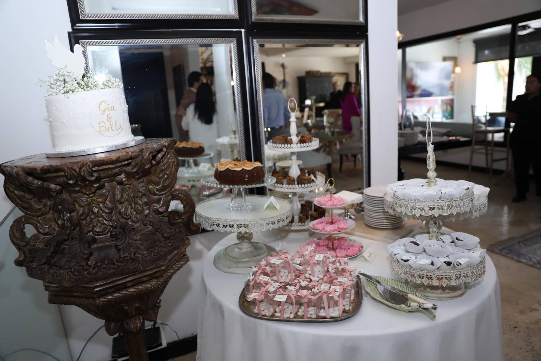 Bello e inolvidable el bautizo de Gia y Bella Herzog Cuculiza