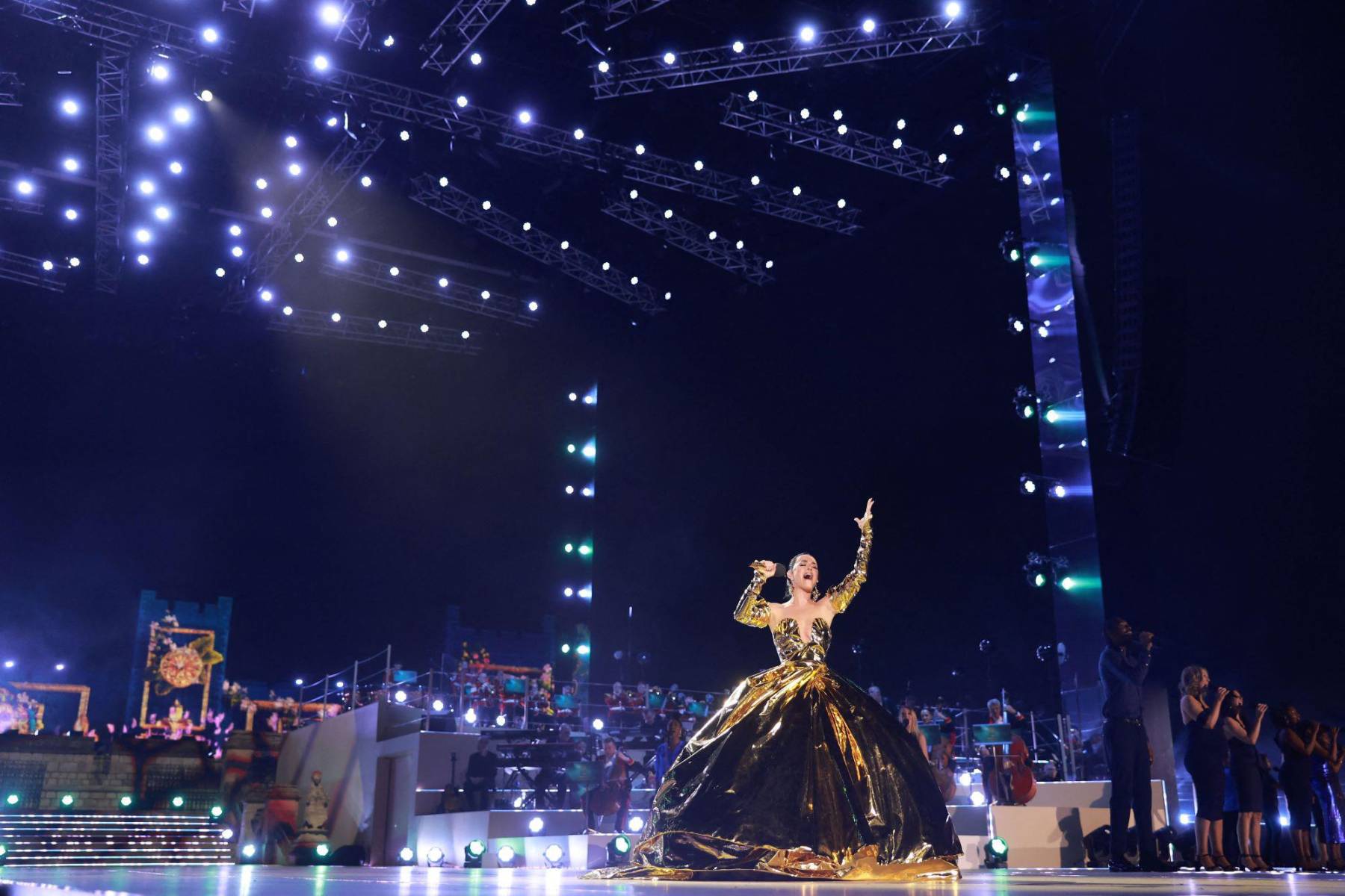 Katy Perry dedicó su canción <b>Firework</b> <b>al rey Carlos III, </b>agradeciendo a Su Majestad por ‘sacar a relucir los fuegos artificiales en tantos jóvenes’ a través de sus diversas iniciativas benéficas. 