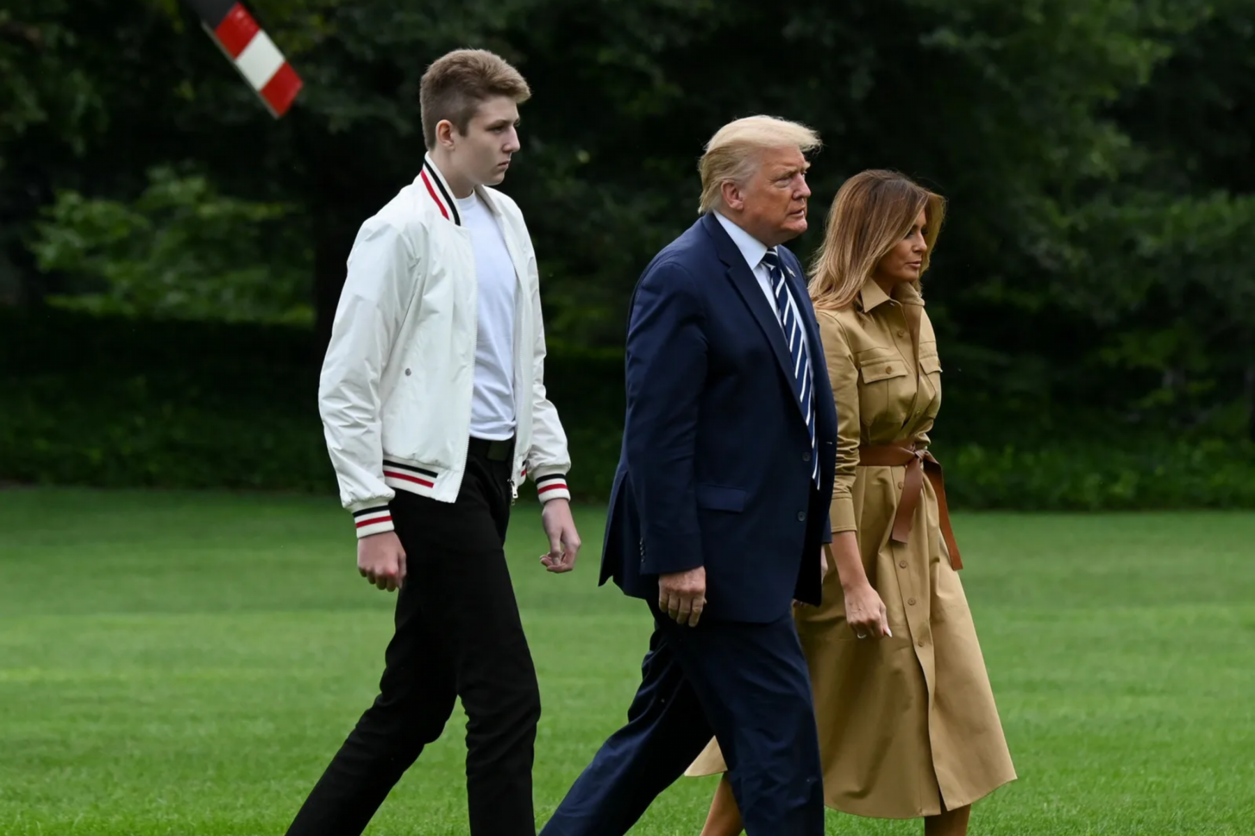 Aunque es una figura pública debido a sus padres, Barron ha mantenido un perfil bastante bajo. Melania y Donald son protectores de su privacidad.