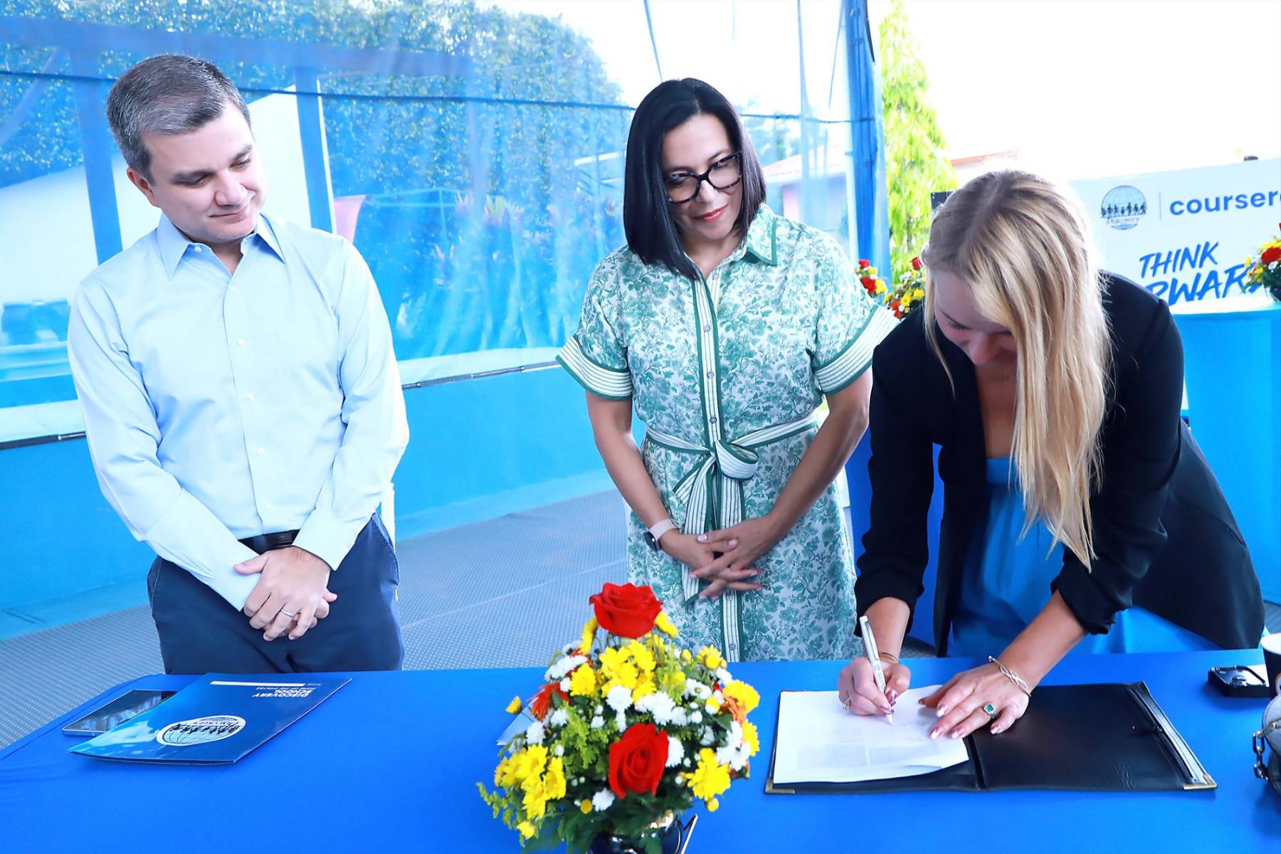 Discovery School y Coursera formalizan alianza estratégica
