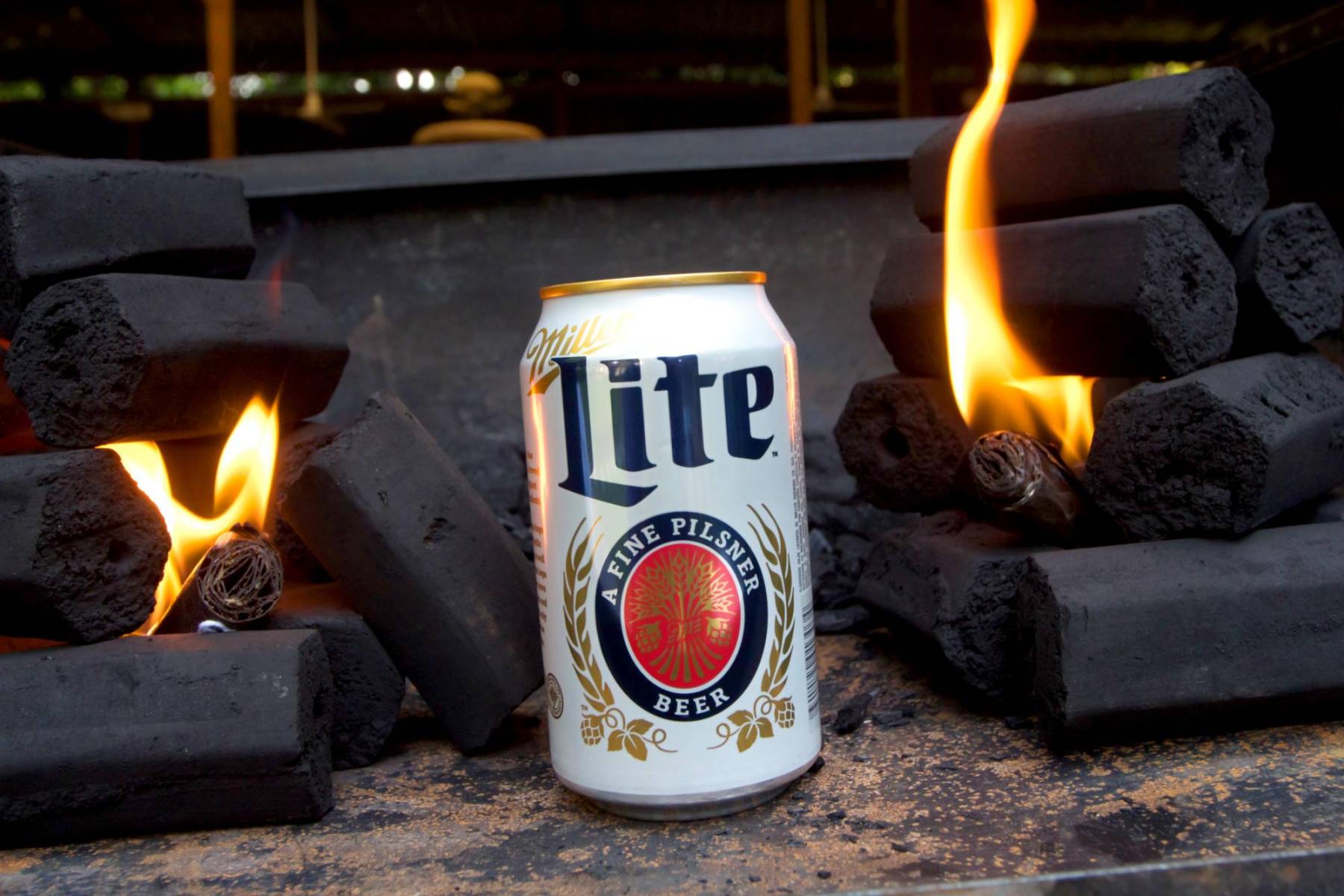 Miller y producto de Carbón Aries.