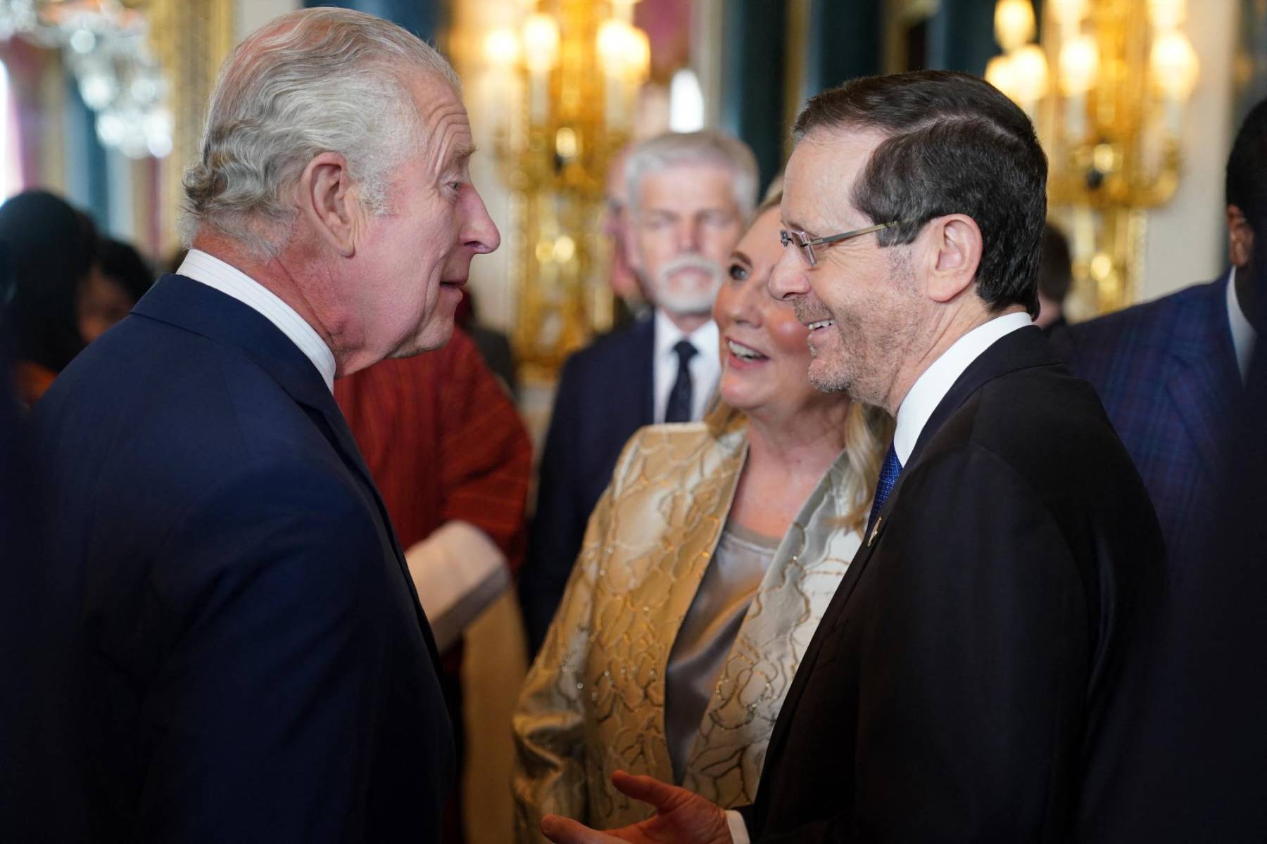 Carlos III con el presidente de Israel Isaac Herzog y su esposa Michal 