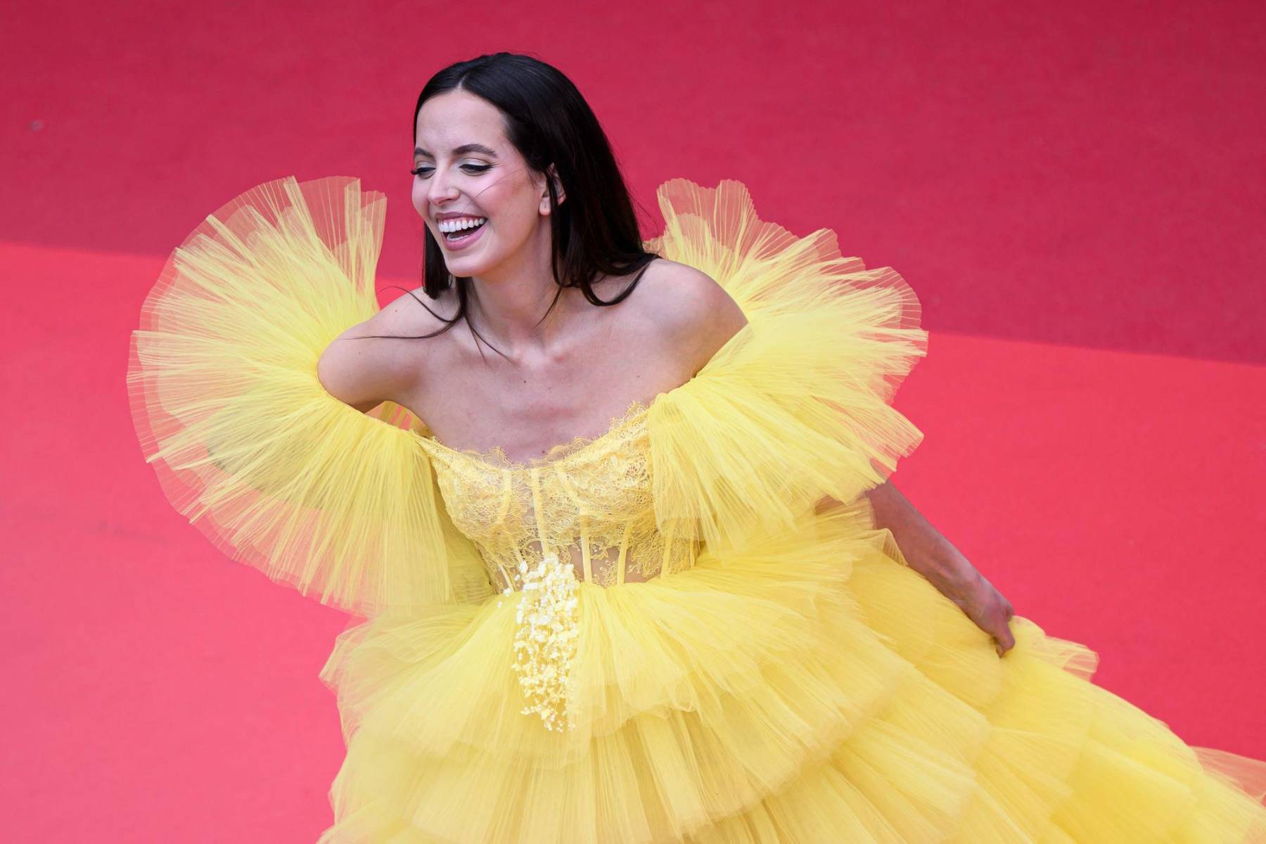 Marta Sierra llevó un vestido by OKSANA MUKHA con corset de encaje y falda y mangas de tul en ruffles
