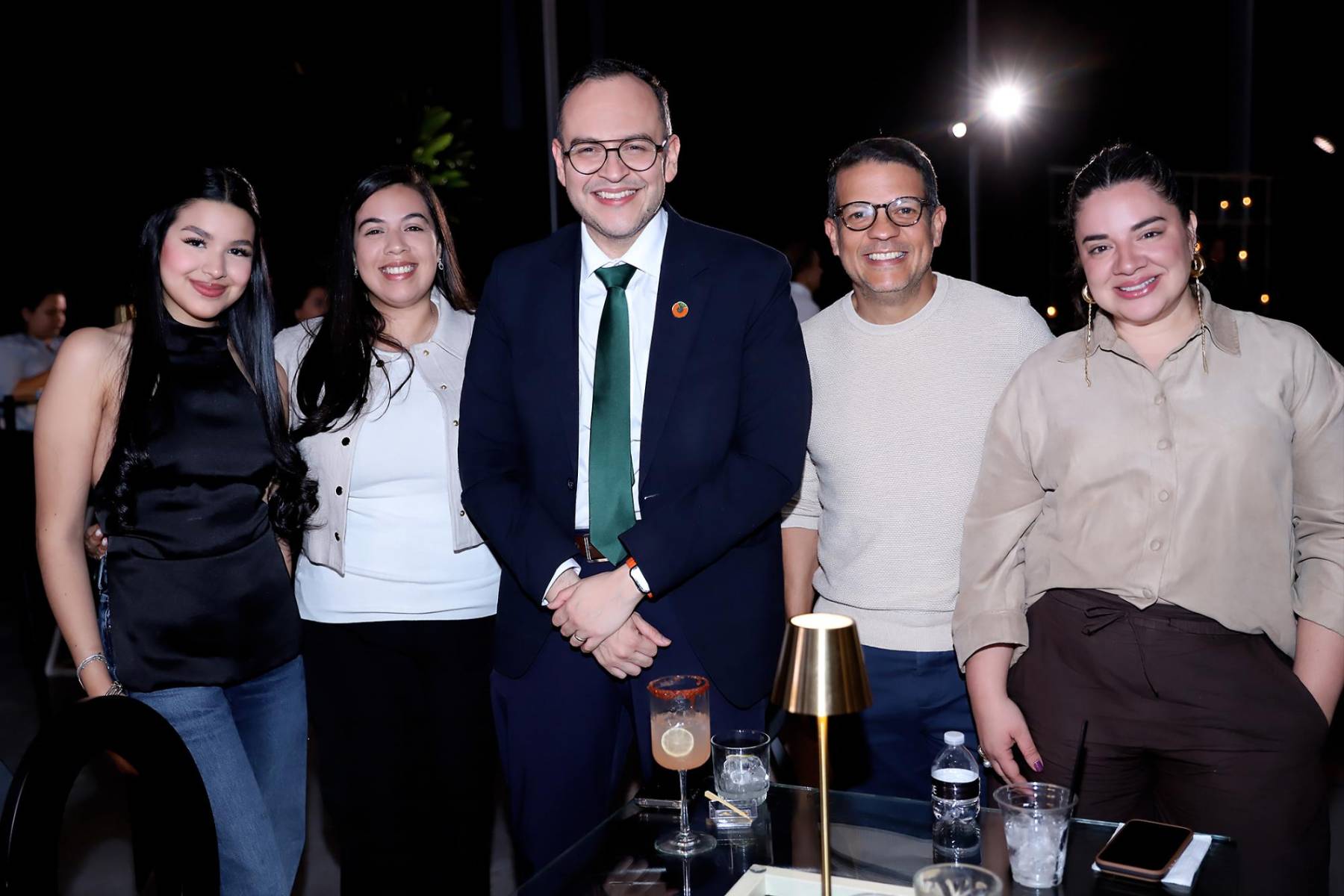  Con una propuesta enfocada en eventos corporativos y sociales, VENUE abrió oficialmente sus puertas en Ventu Life Center, posicionándose como una nueva alternativa para empresas, organizadores y marcas que buscan un espacio funcional con respaldo técnico y servicios integrados.