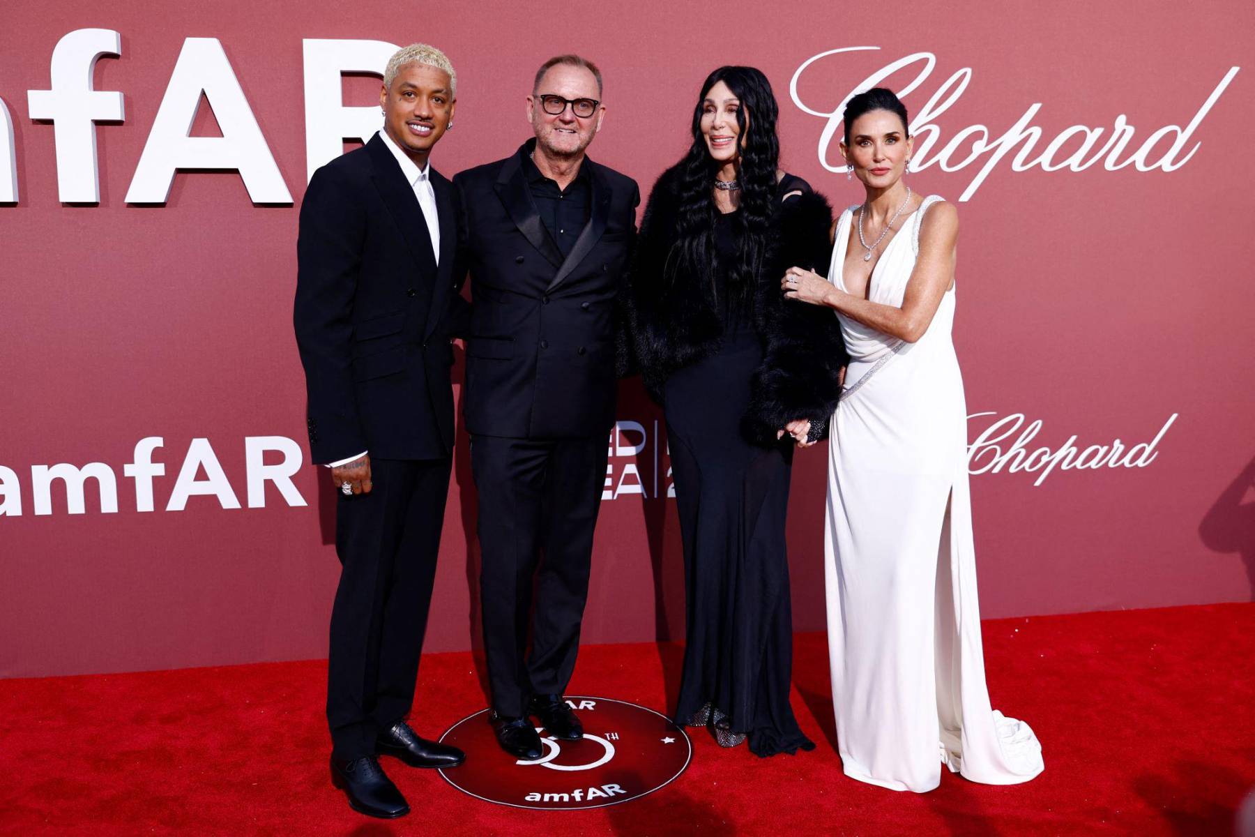 Alexander Edwards , el CEO de la amfAR Kevin Robert Frost, Cher y Demi Moore