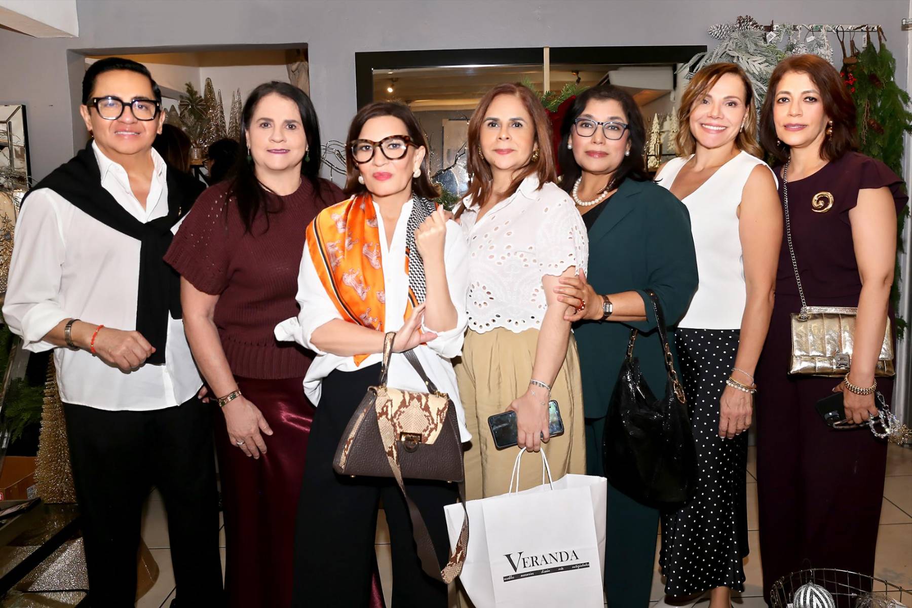 Miguel Chong, Daniela Reyes, Blanca Bendeck, Vicky Leiva, Edith López, Cathy Vega y Claudia López. 