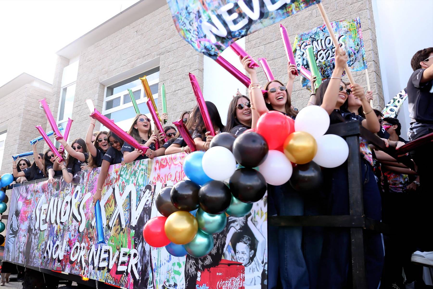 Senior entrance 2027 de la Escuela Americana