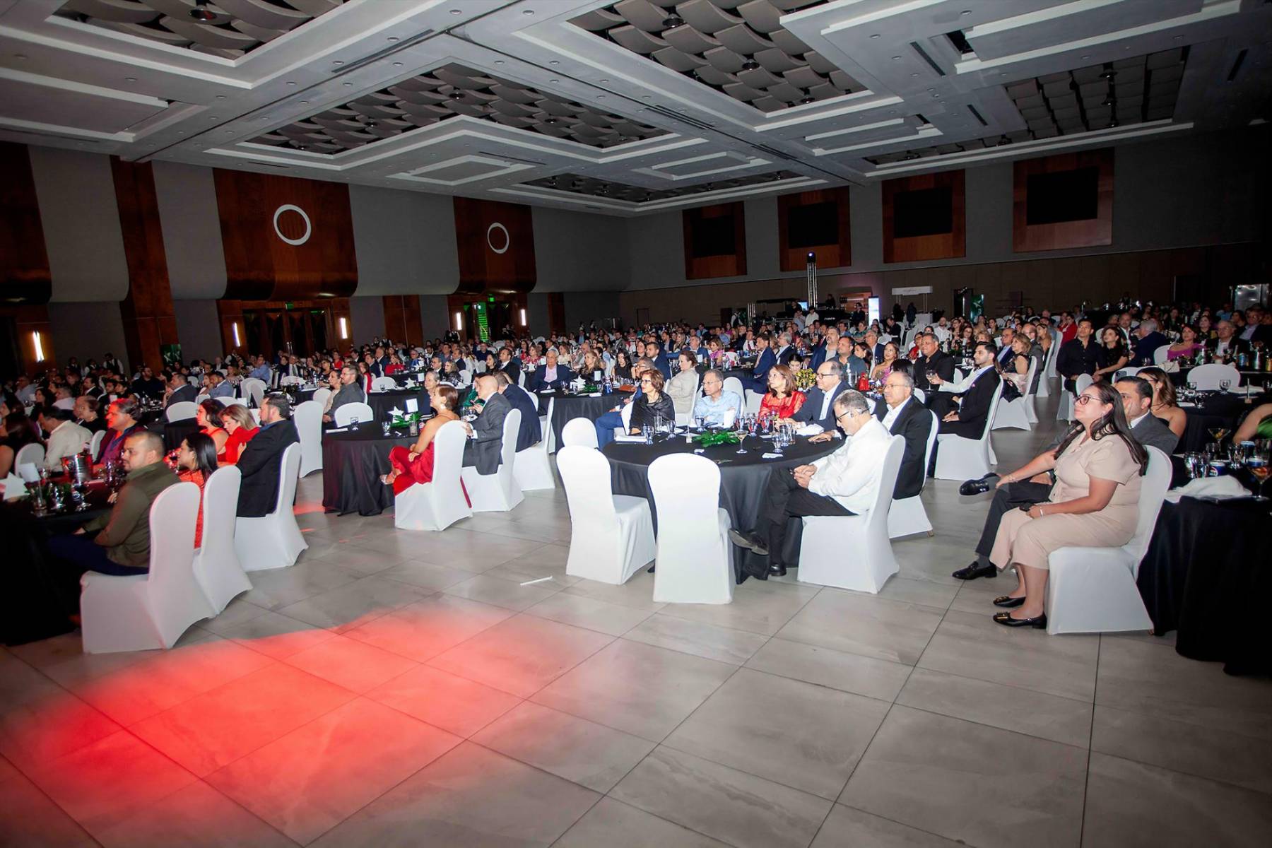 Así se vivió la cena de gala de Banco Promerica