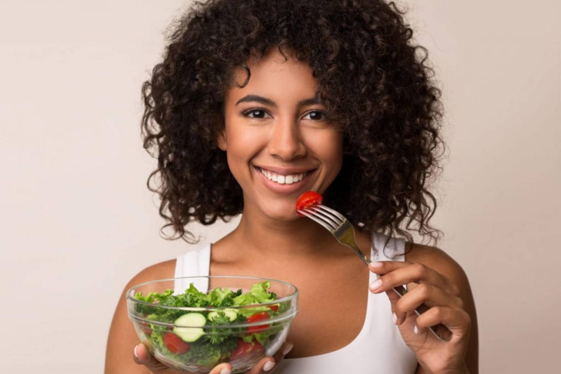 <b>1. Comer bien, no por apariencia, sino por salud</b>Opta por alimentos frescos y balanceados. La mejor inversión es en tu cuerpo.