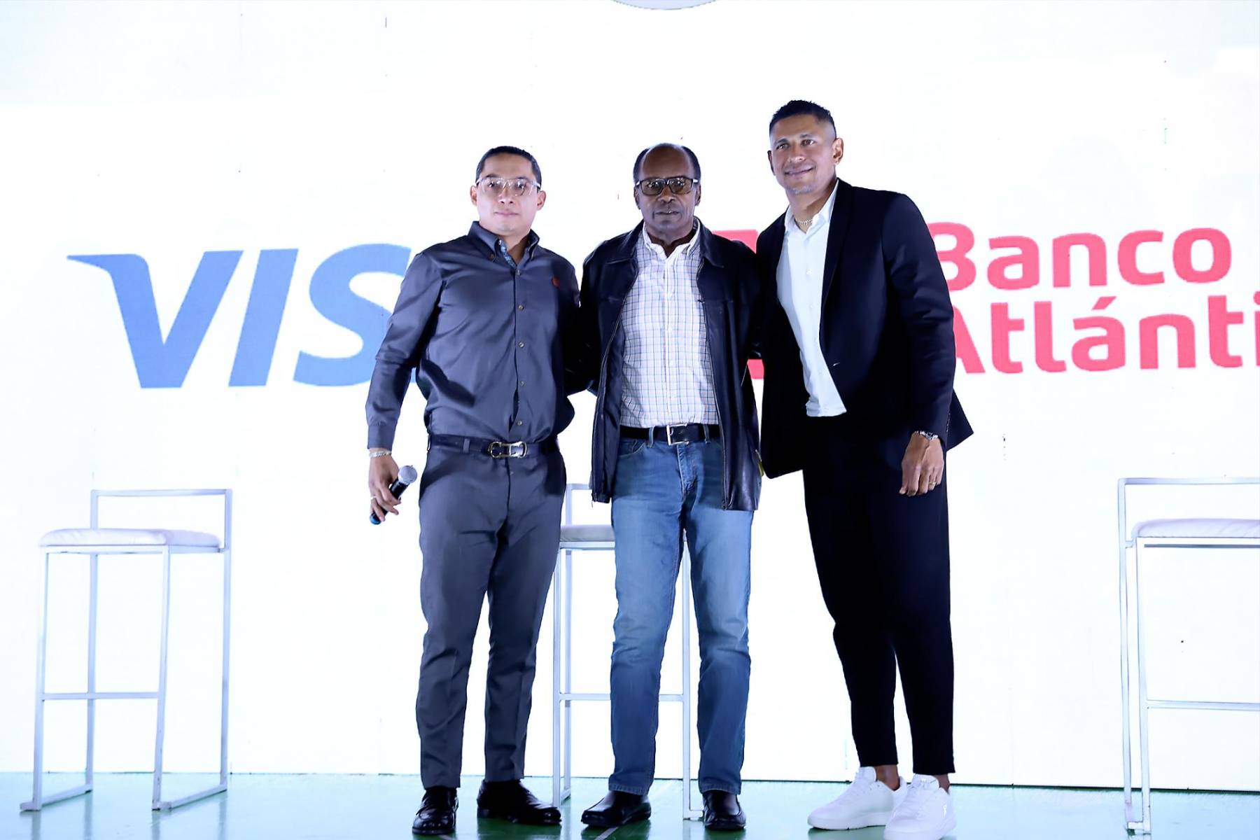 Emilio Izaguirre, Gilberto Yearwood y Carlo Costly.