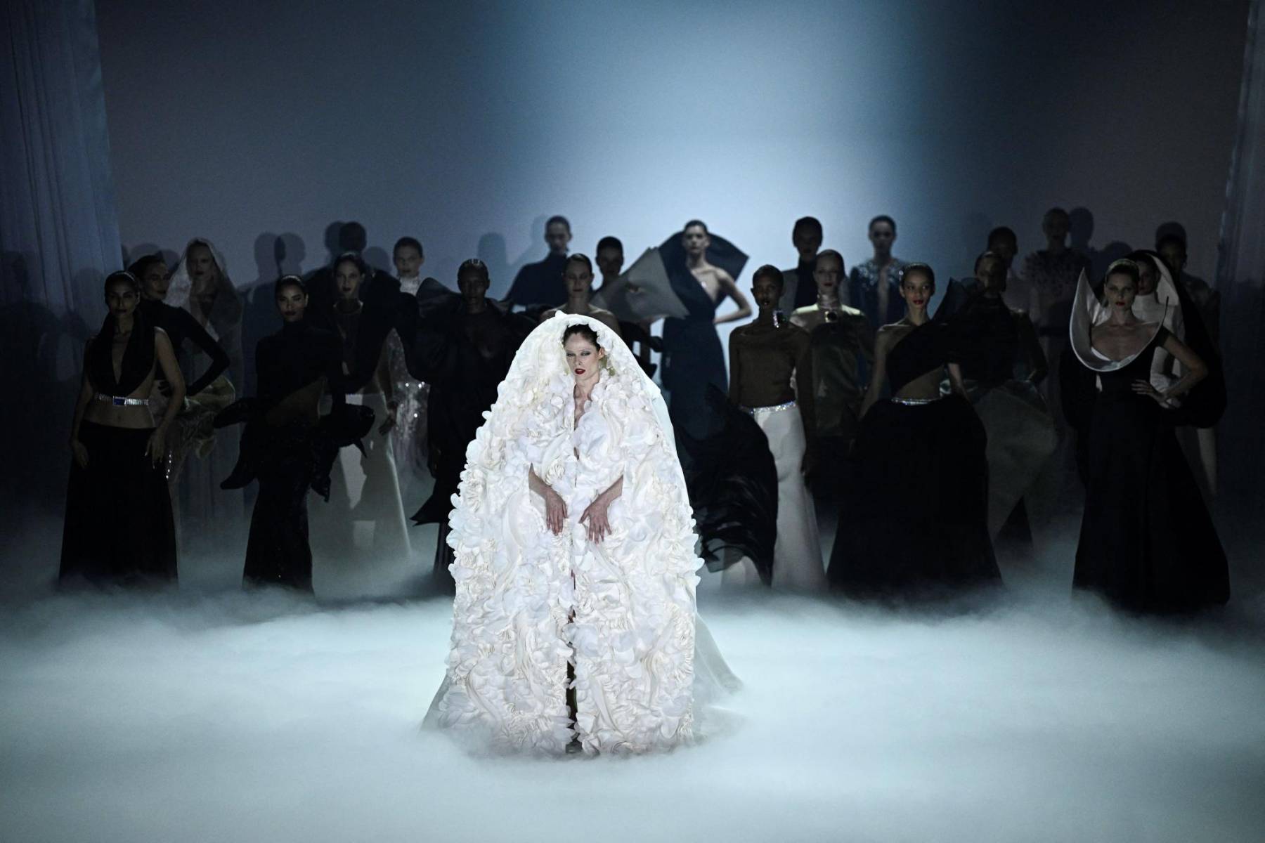La colección Otoño Invierno 2024/25 Alta Costura de Stephane Rolland