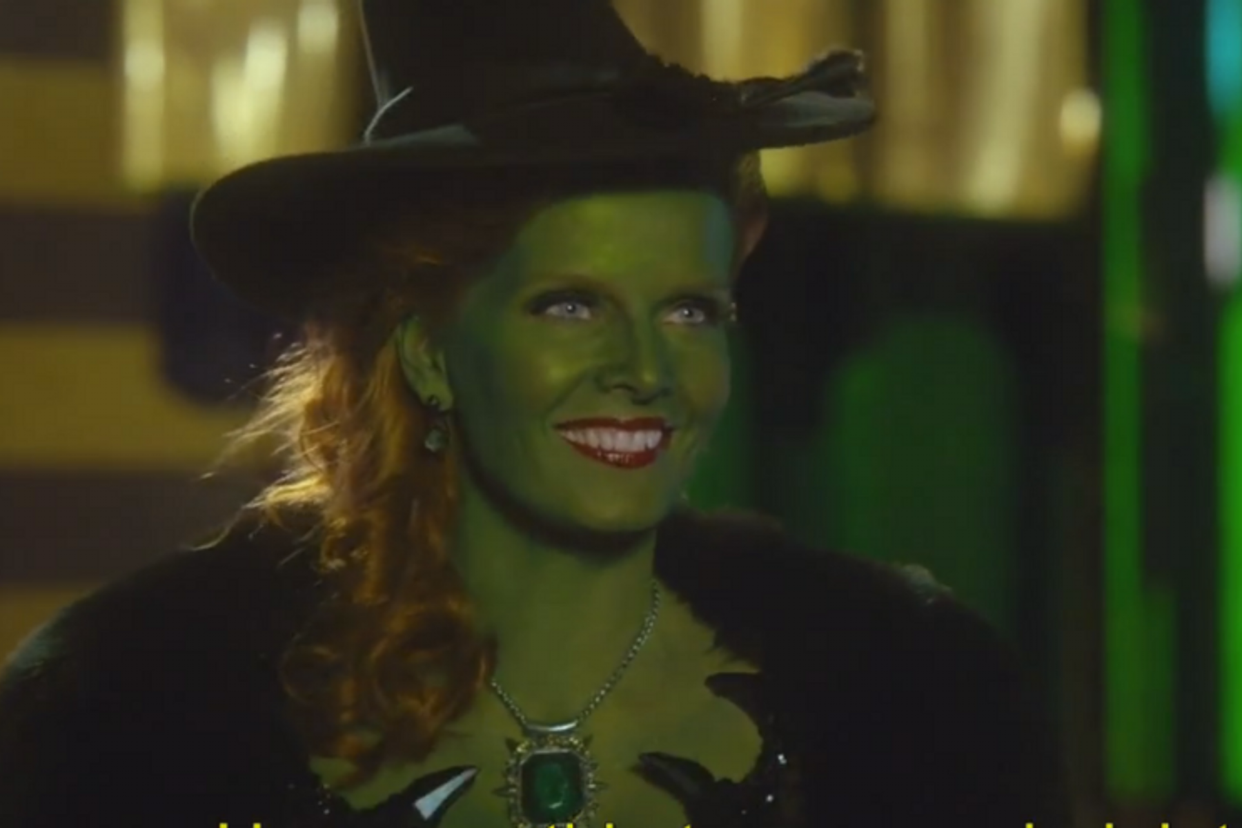<b>Once Upon a Time (2011–2018)</b>La serie de fantasía <i>Once Upon a Time</i> incorpora a varios personajes de Oz en su historia, incluyendo a Dorothy, la Bruja Malvada del Oeste y Glinda. En su tercera temporada, la serie explora la relación de los personajes con otros cuentos de hadas, integrando la mitología de Oz en su universo narrativo de forma original.