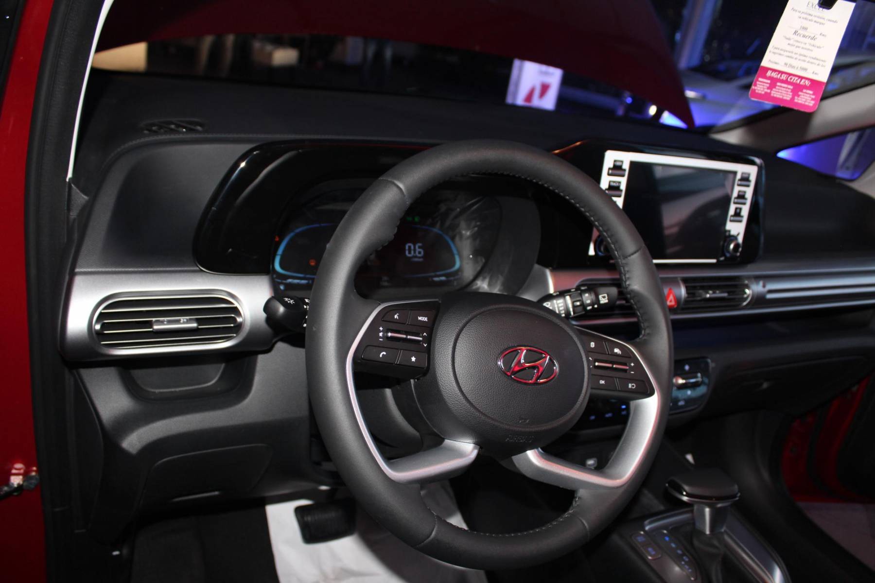 Bluetooth con reconocimiento de voz, Apple CarPlay y Android Auto.