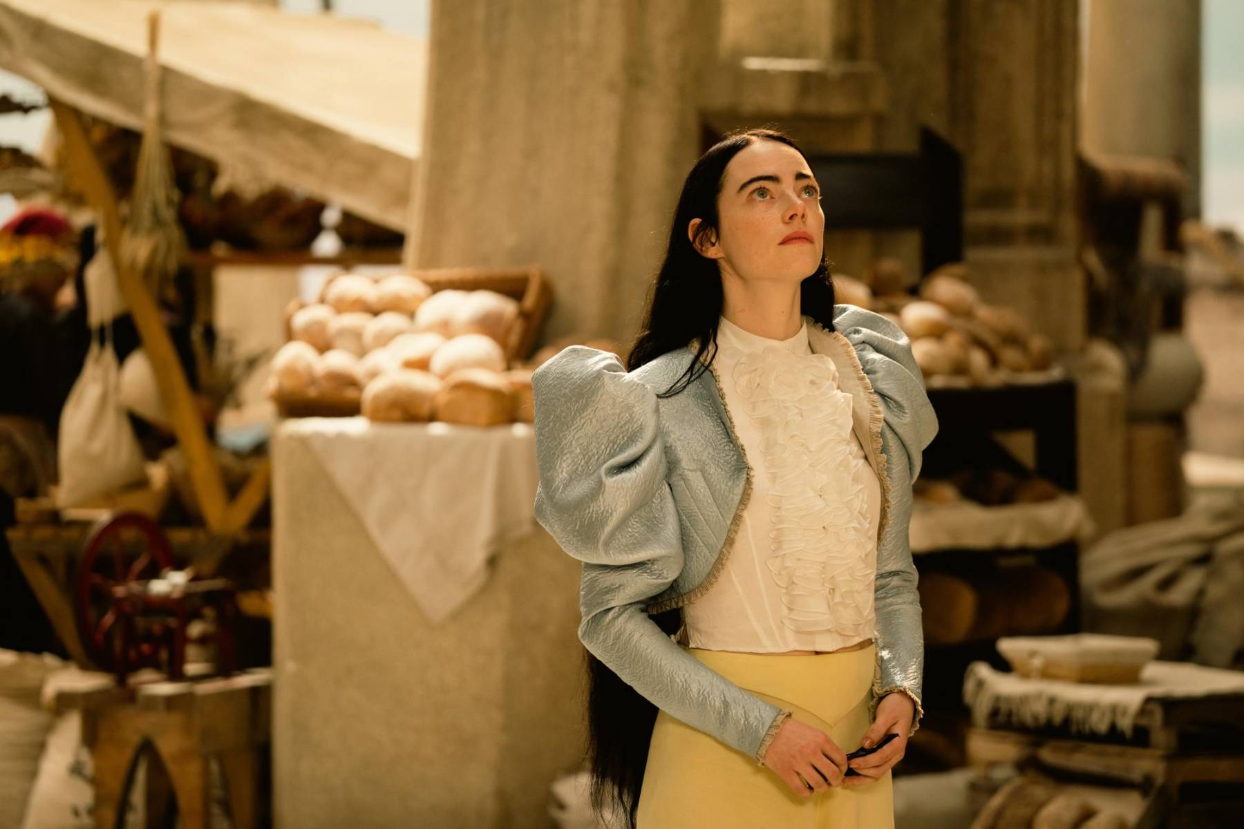 La visión retrofuturista de Yorgos Lanthimos resulta en una hilarante crónica feminista, llena de fuerza, que trae reminiscencias de su obra anterior “La favorita”, también protagonizada por Stone. Aquella película le valió un <b>Óscar</b> a su protagonista Olivia Colman, historia que podría repetirse con Stone. Pero el premio a mejor película parece fuera del alcance.