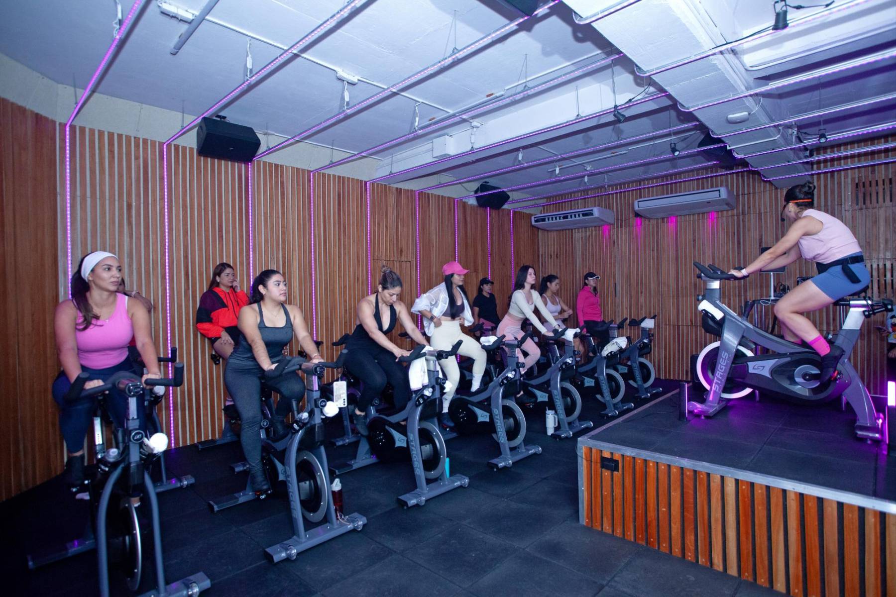 Ride in Pink por Nissan y Estilo
