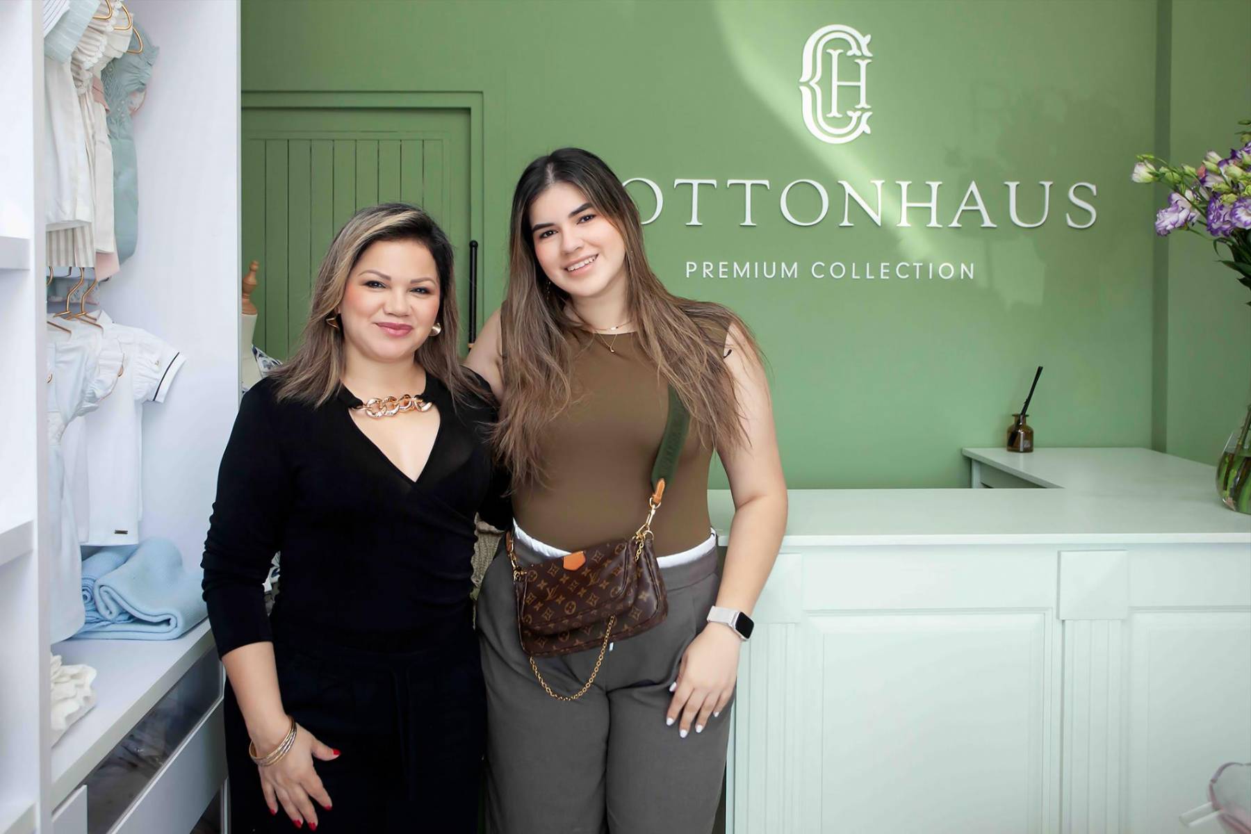 Rosemary Santos y Alejandra Matta.