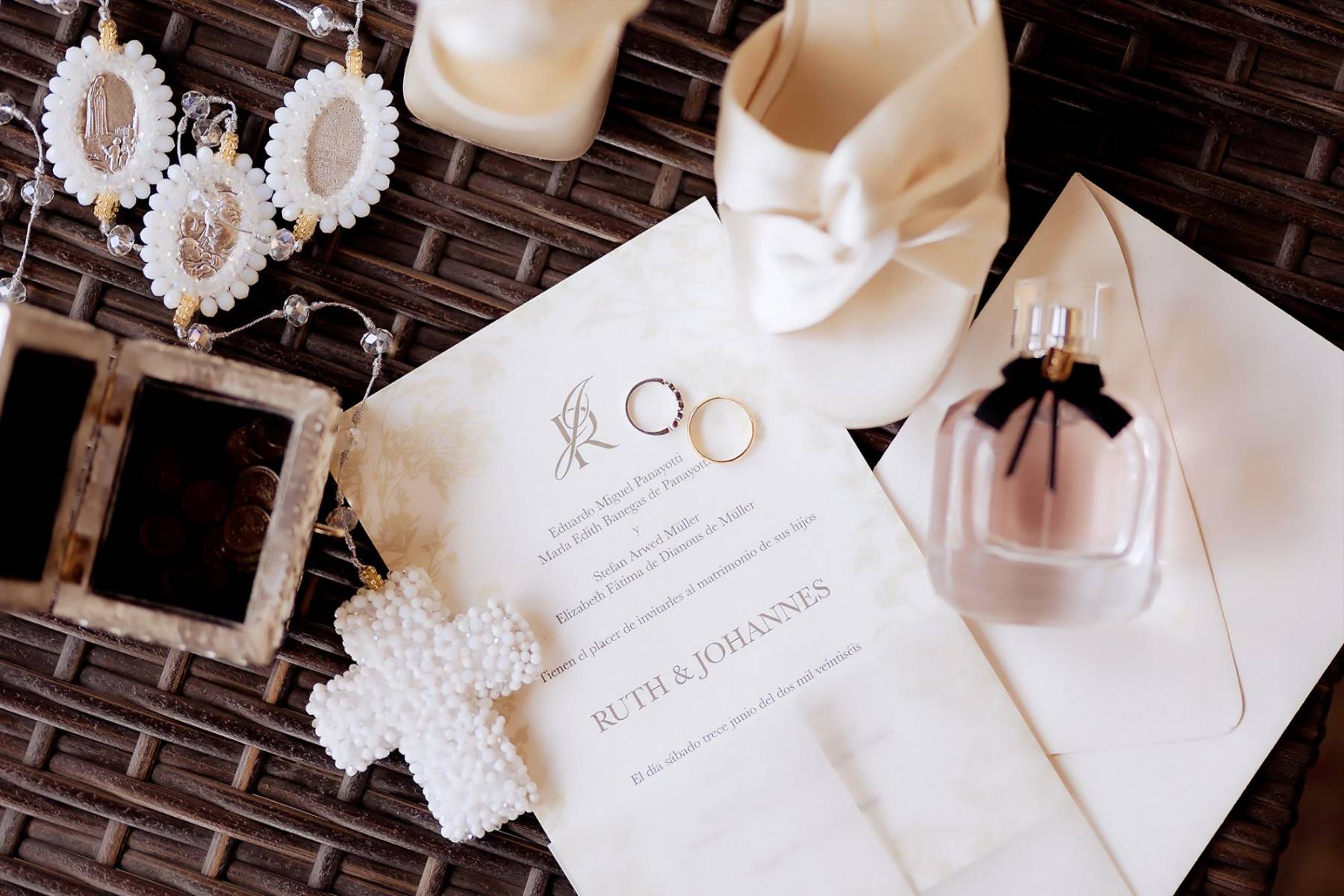 Asi se vivió la boda eclesiástica de Johannes Múller y Ruth Panayotti